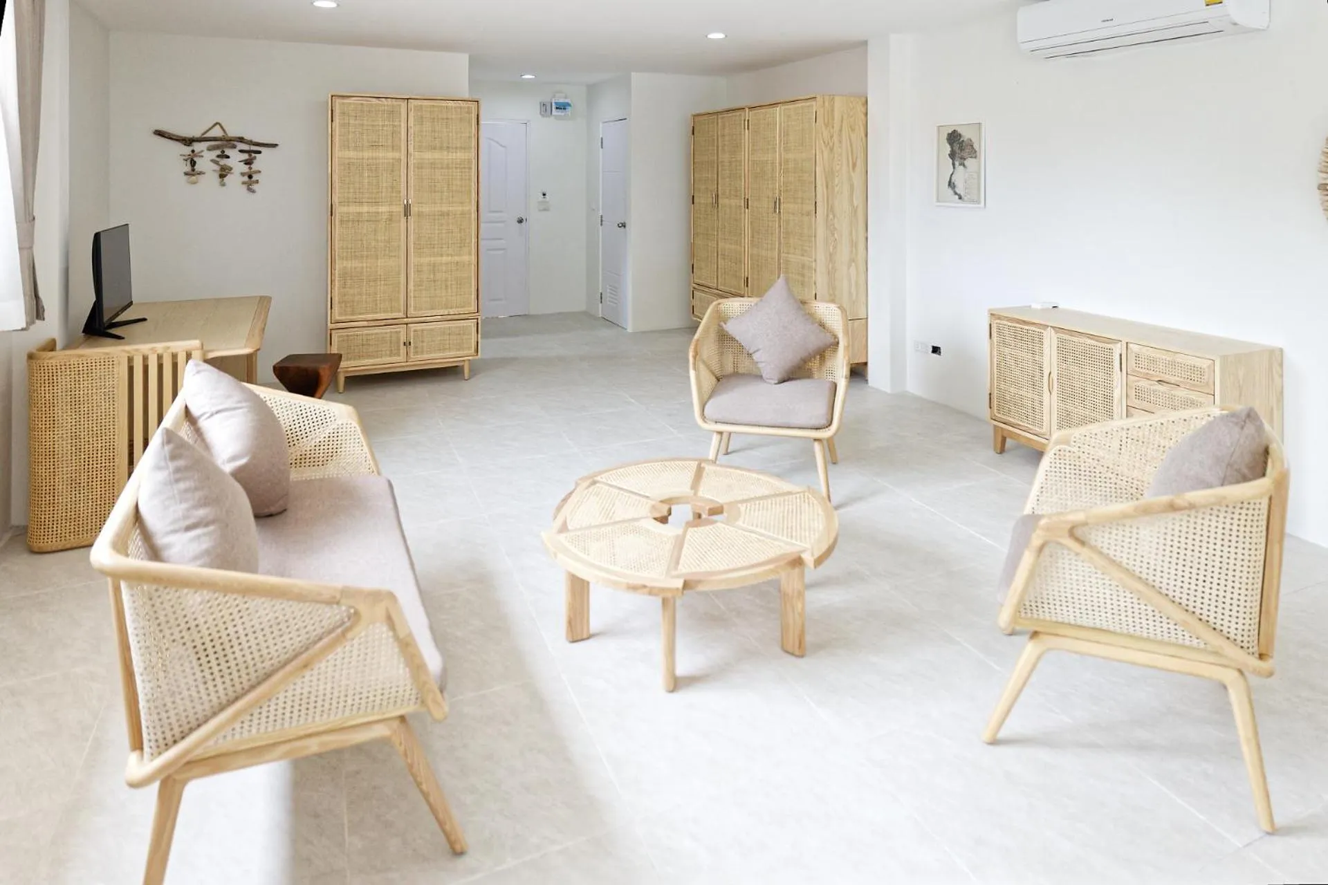 TV and multimedia in Blue Turtle Hotel Samui