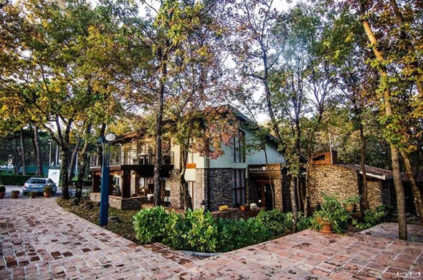 Restaurant/places to eat in Bungalows SPORT CENTAR