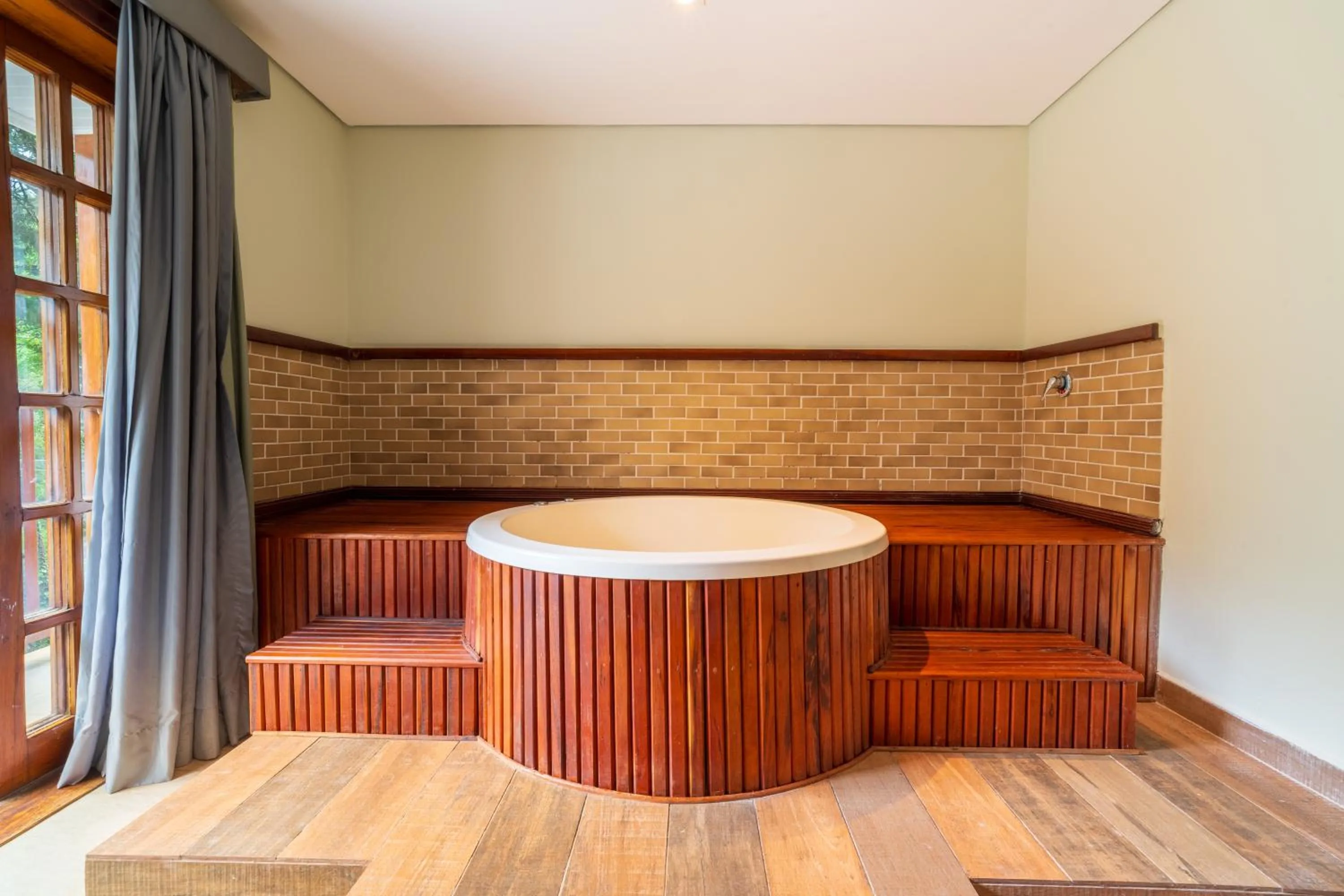 Hot Tub in Pousada Campos dos Holandeses - Campos do Jordao