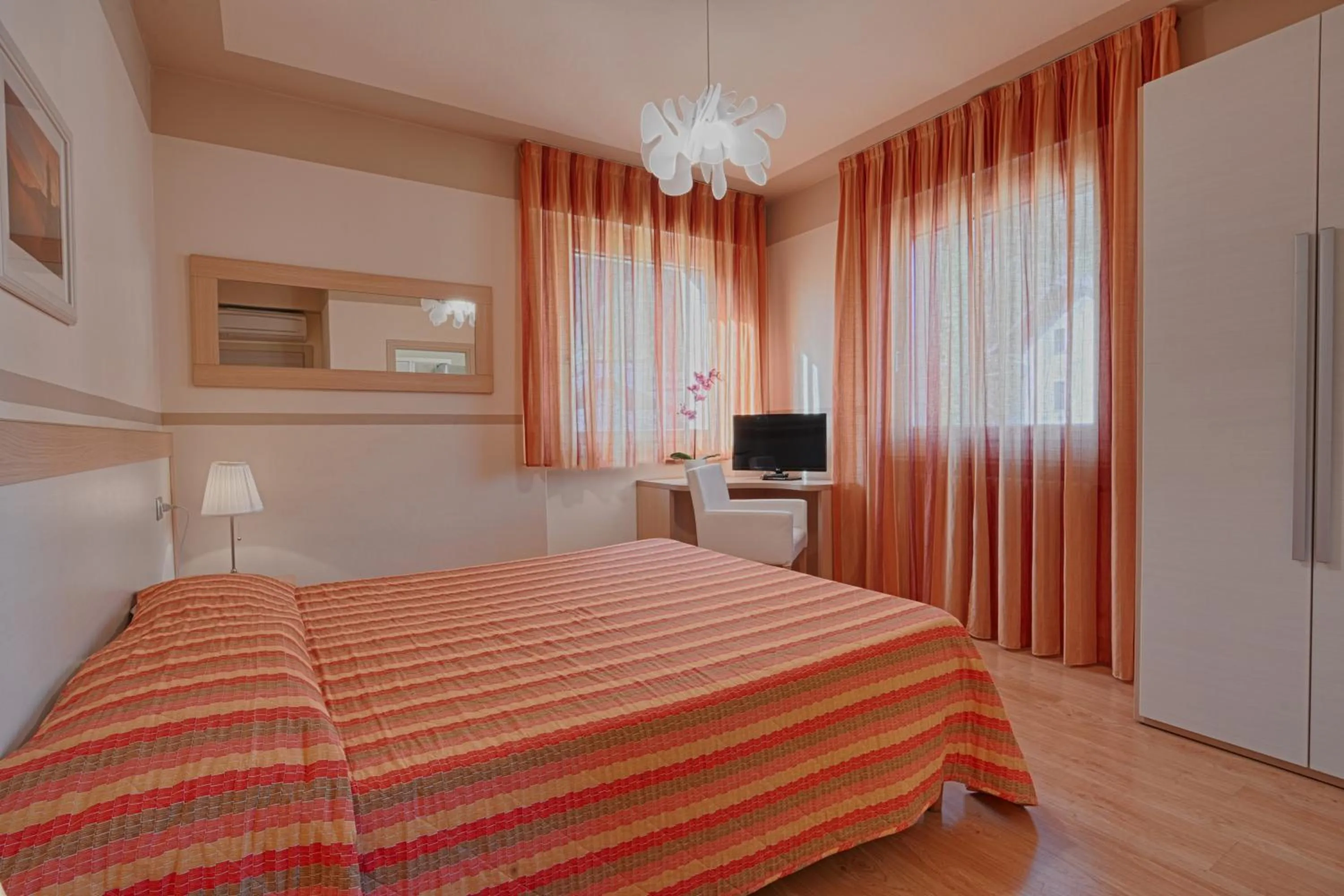 Photo of the whole room, Bed in Hotel Europa - Sorico