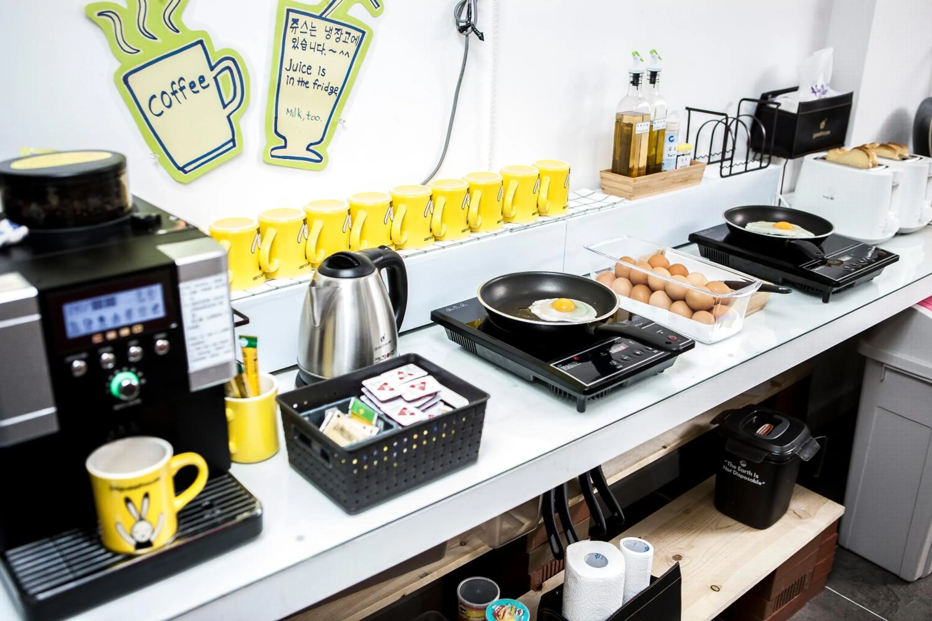 Coffee/tea facilities in 24 Guesthouse Jeonju