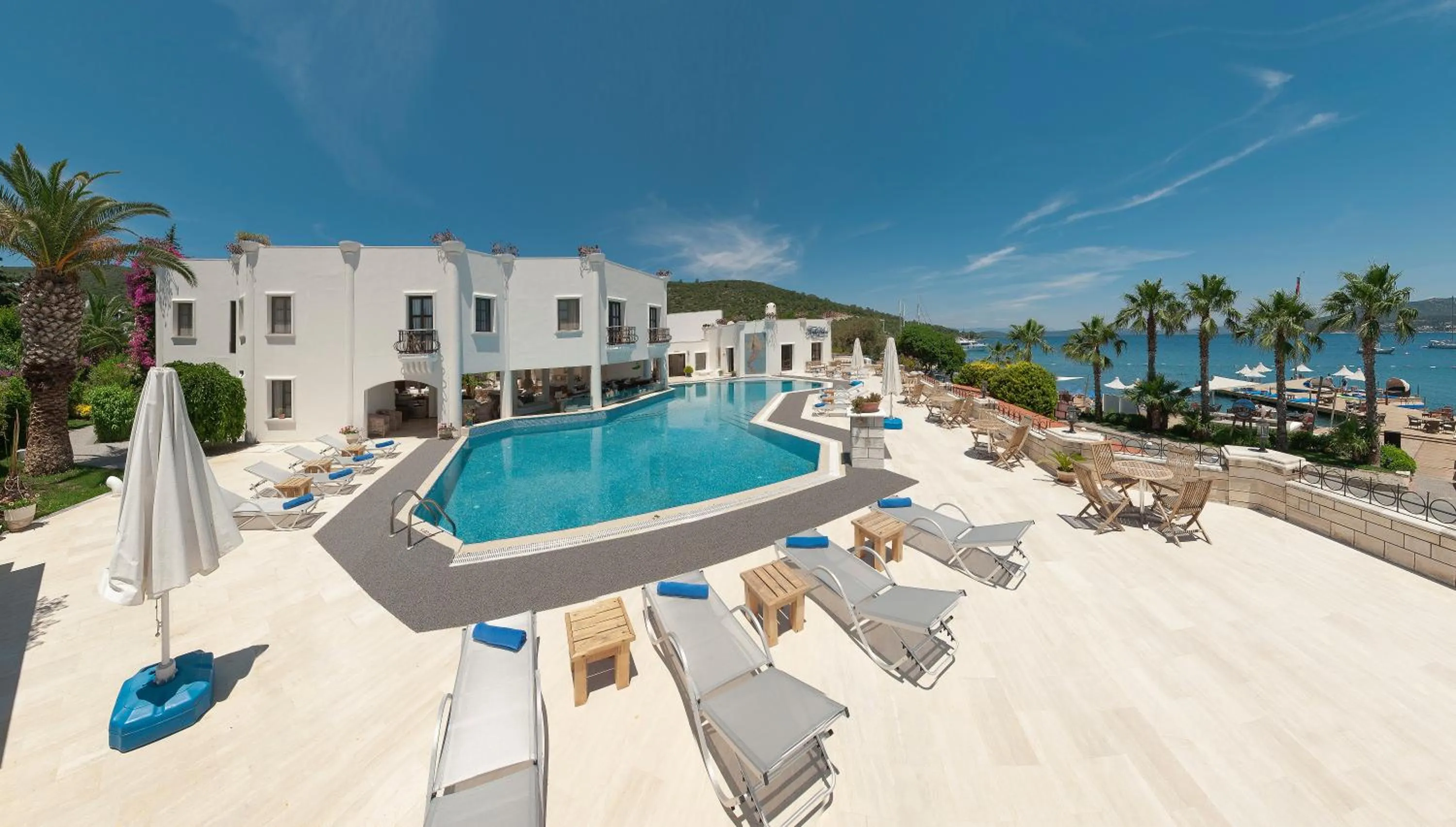 Swimming pool in Torbahan Hotel