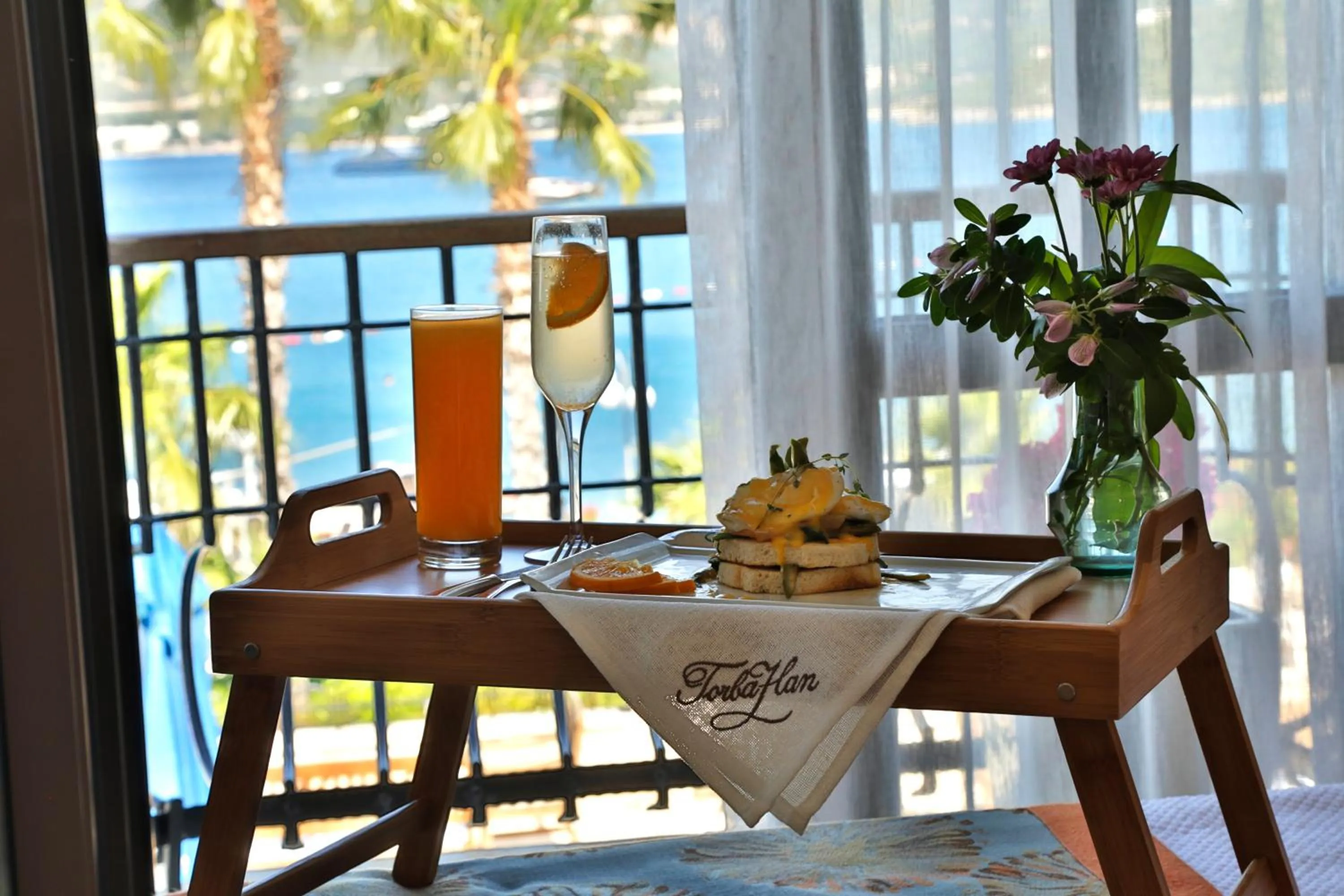 Coffee/tea facilities in Torbahan Hotel