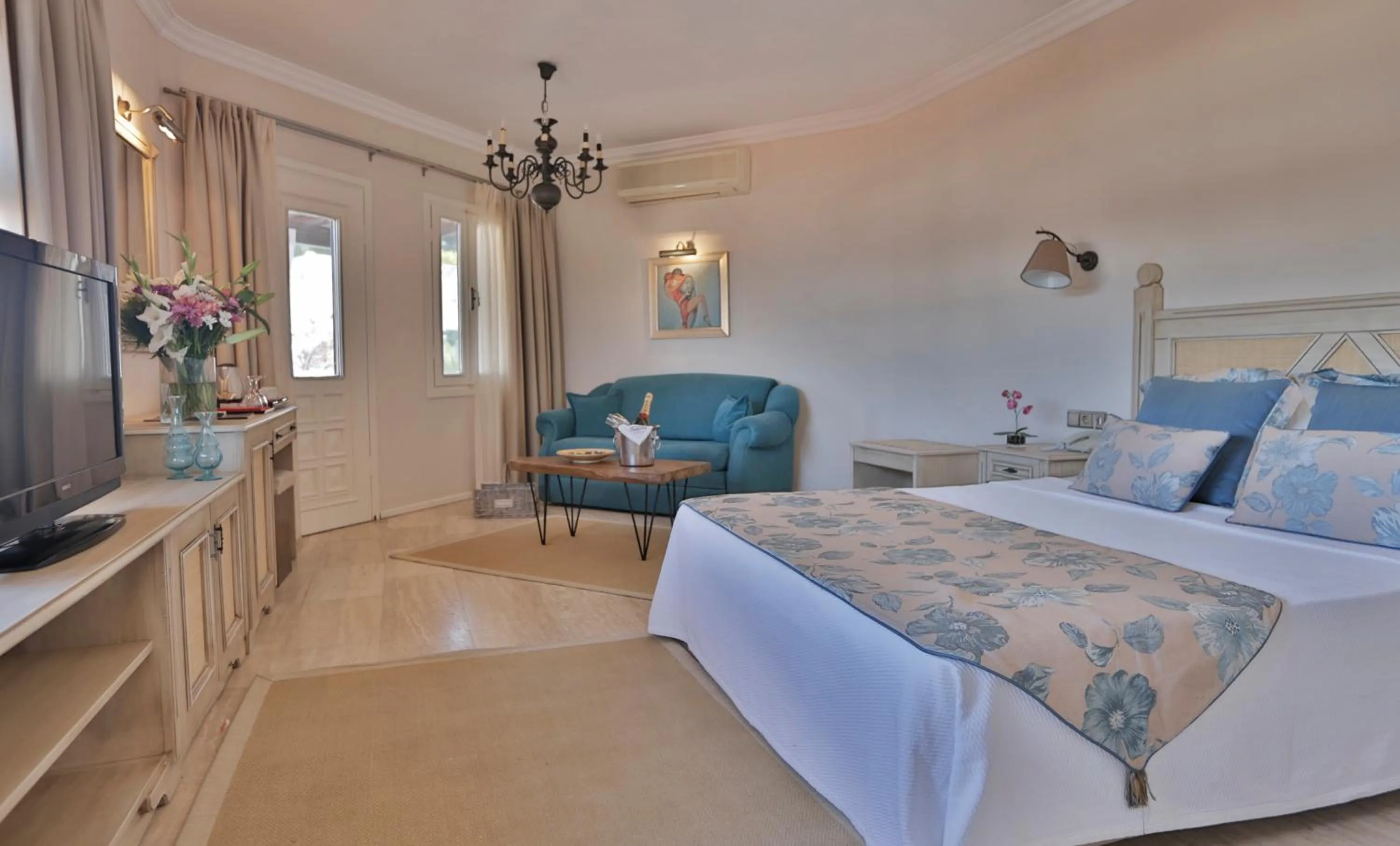 Photo of the whole room in Torbahan Hotel