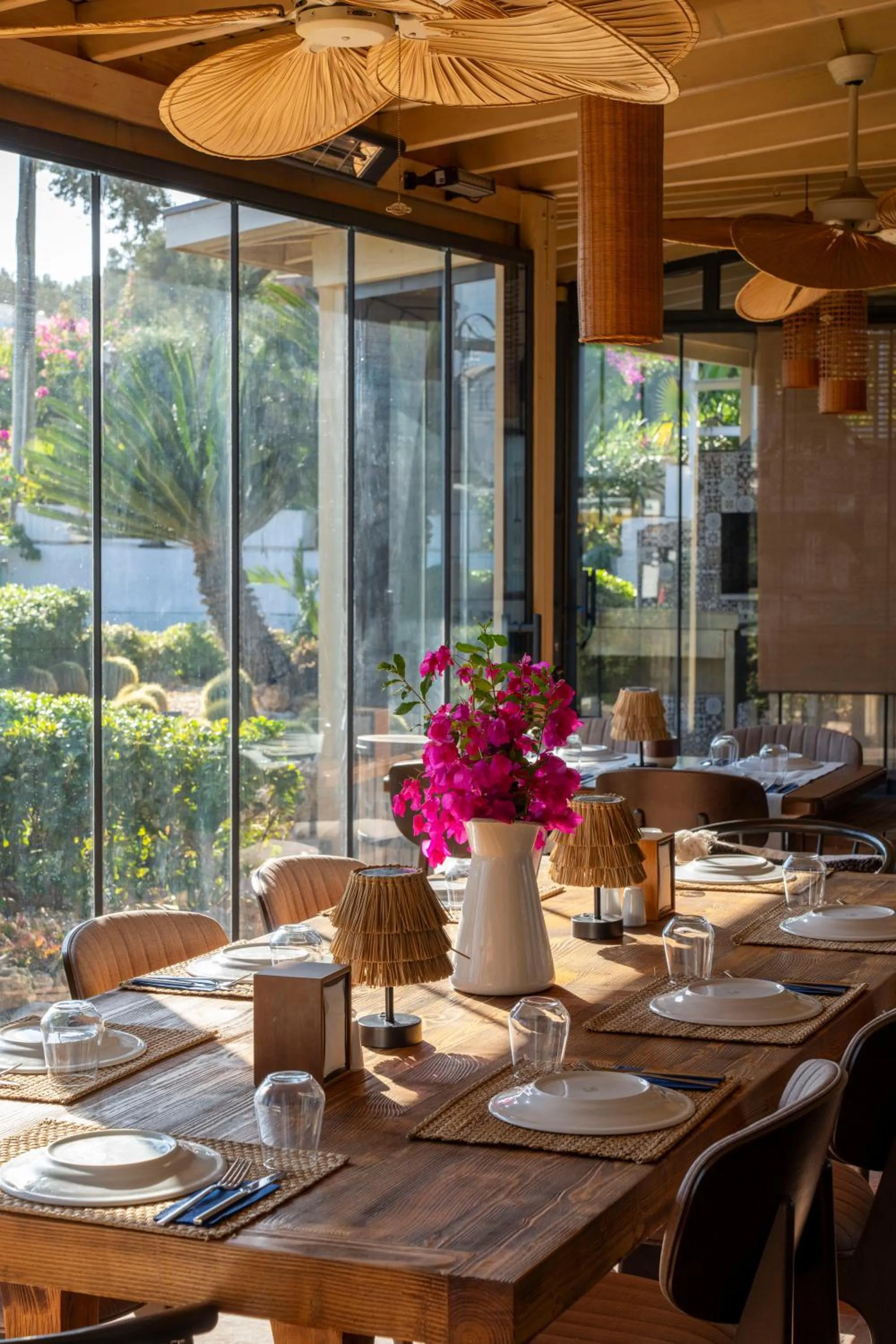 Restaurant/places to eat in Torbahan Hotel