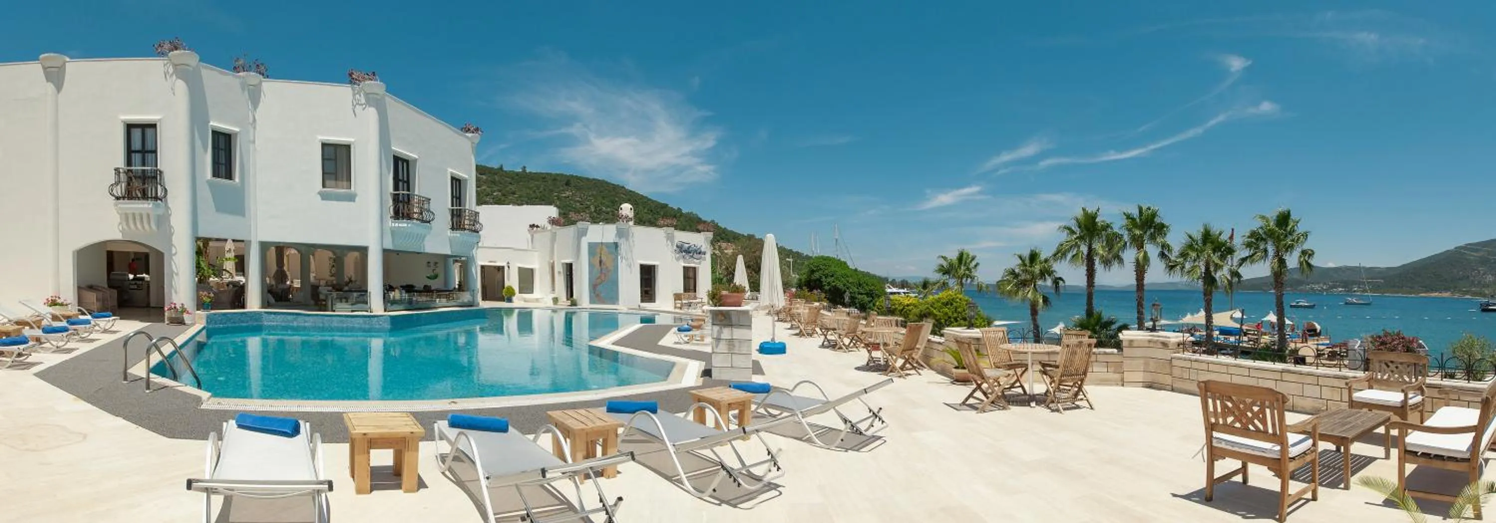 Swimming pool in Torbahan Hotel