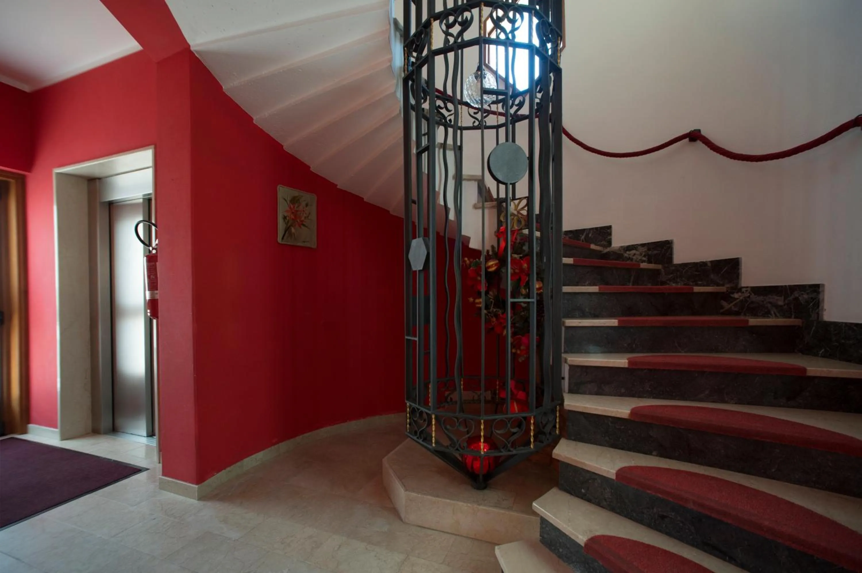 Lobby or reception in Casteluce Hotel Funivie