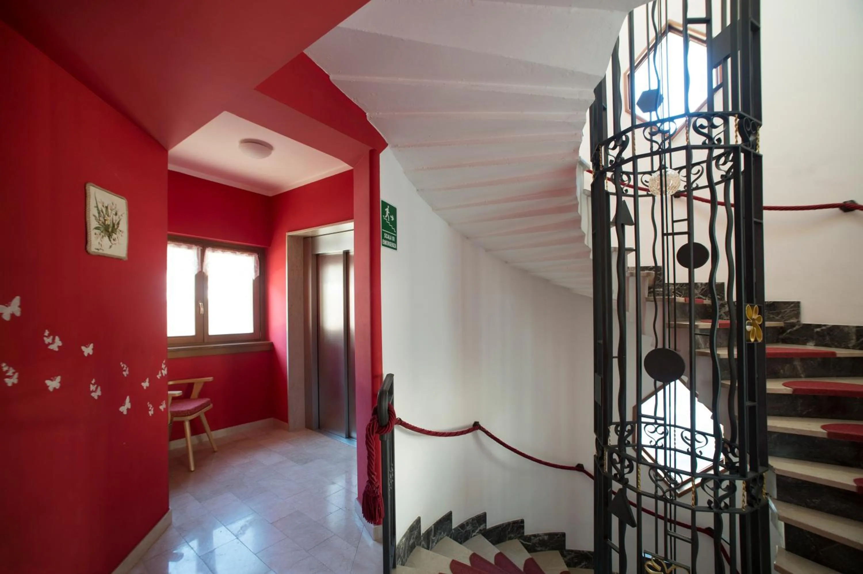 Lobby or reception in Casteluce Hotel Funivie