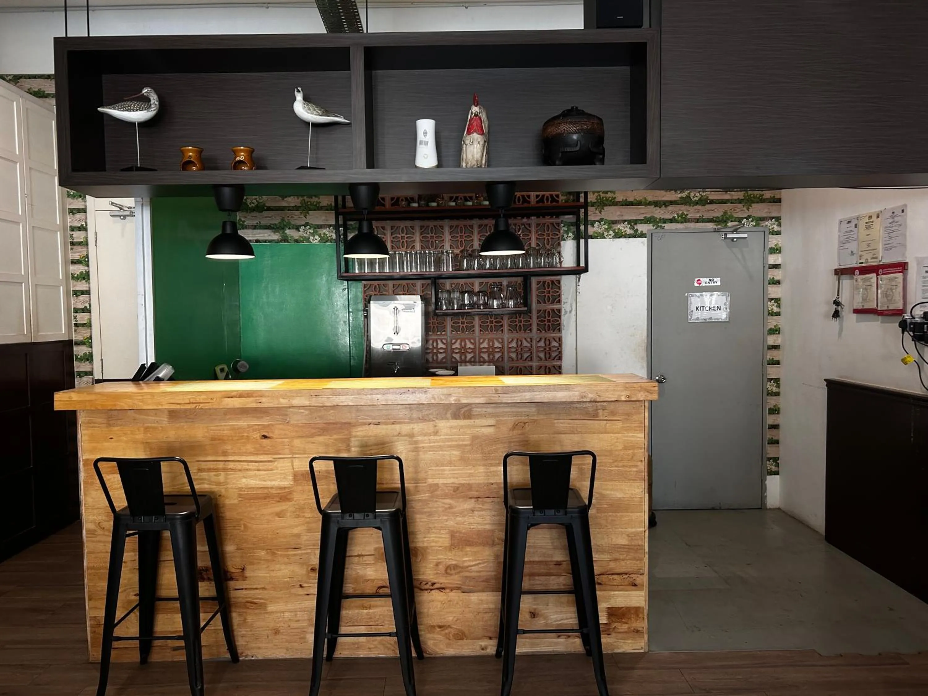 Restaurant/places to eat in Riviera Suites Melaka