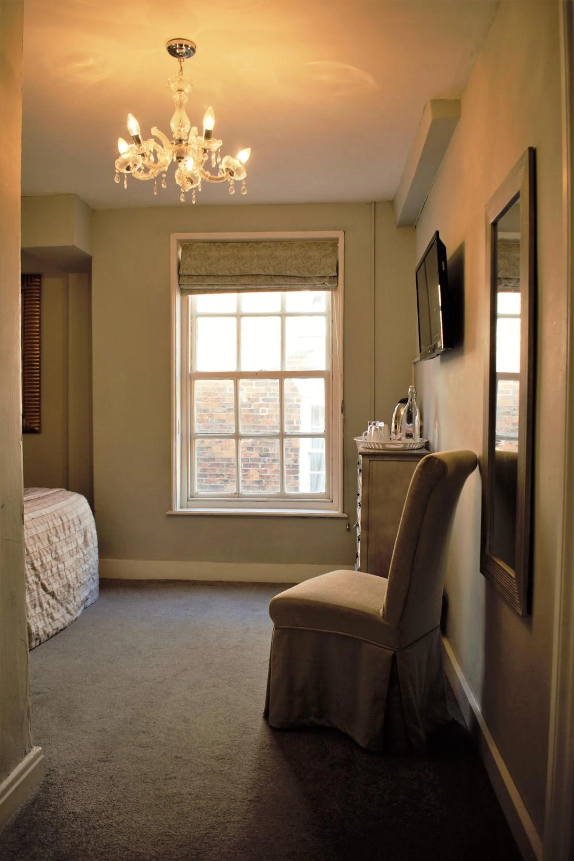 Bed in White Horse & Griffin