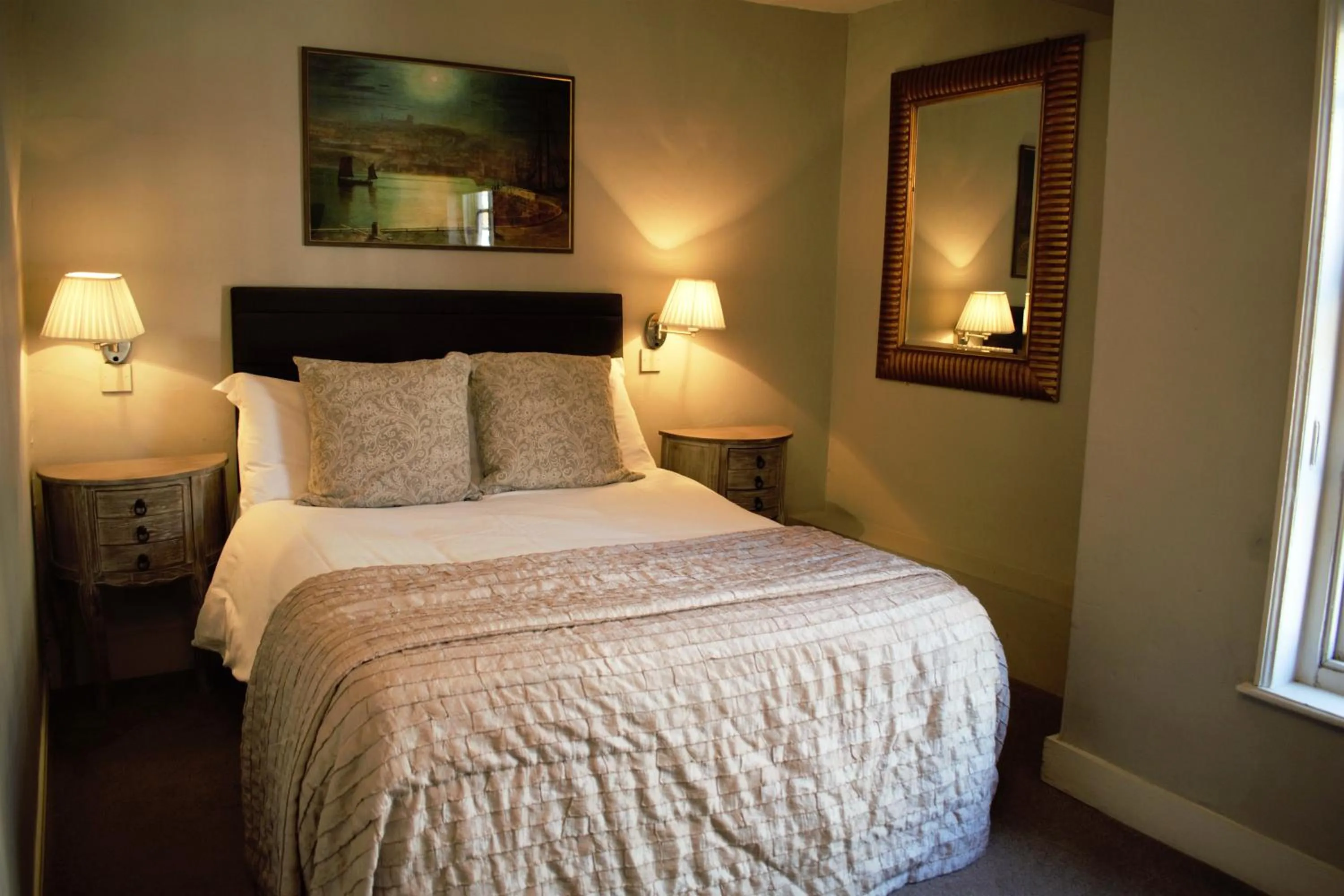 Bed in White Horse & Griffin