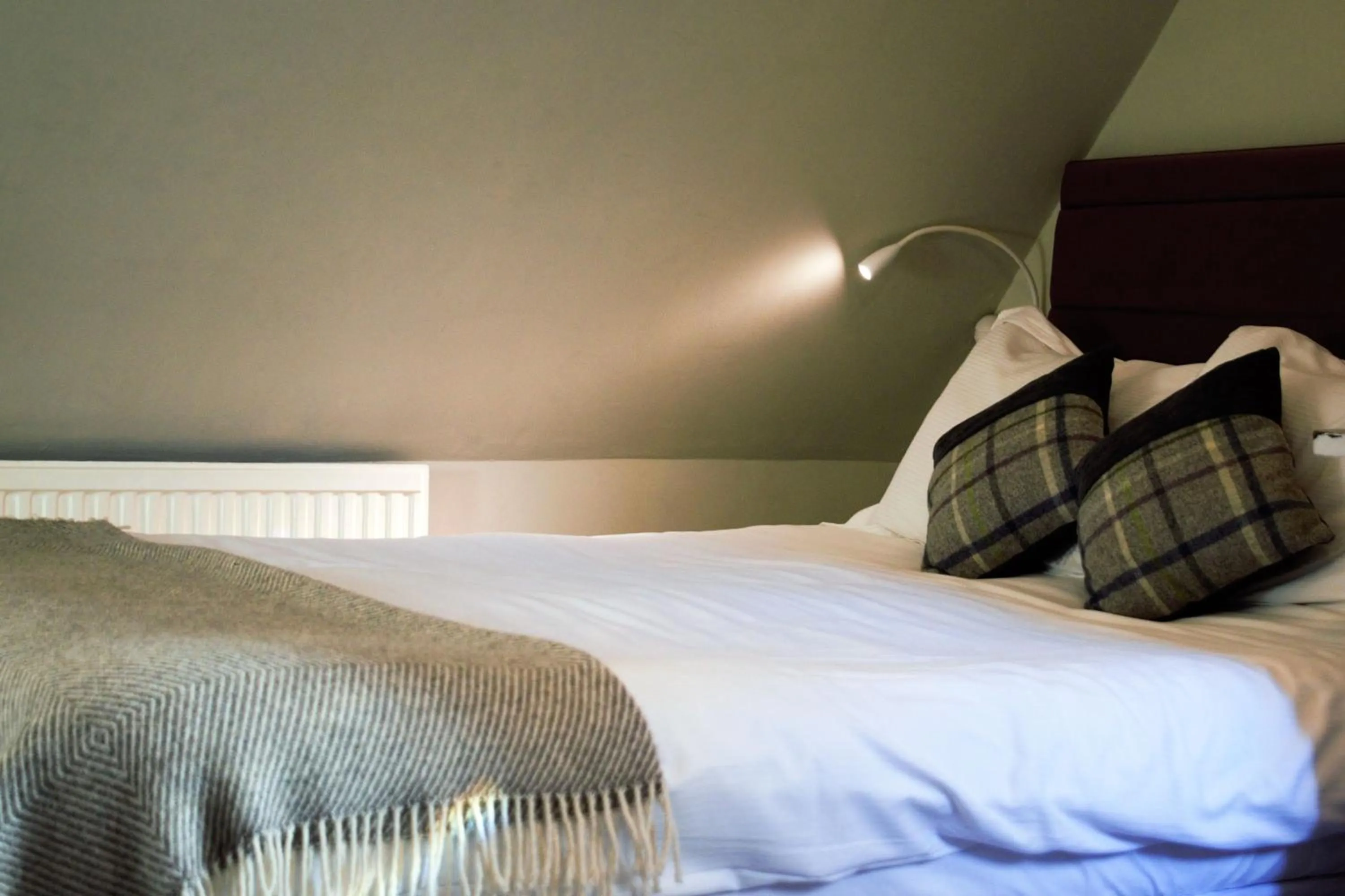 Bed in White Horse & Griffin