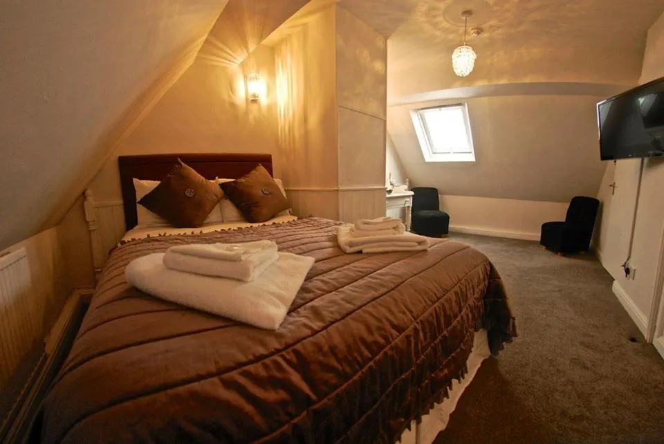 Bed in White Horse & Griffin