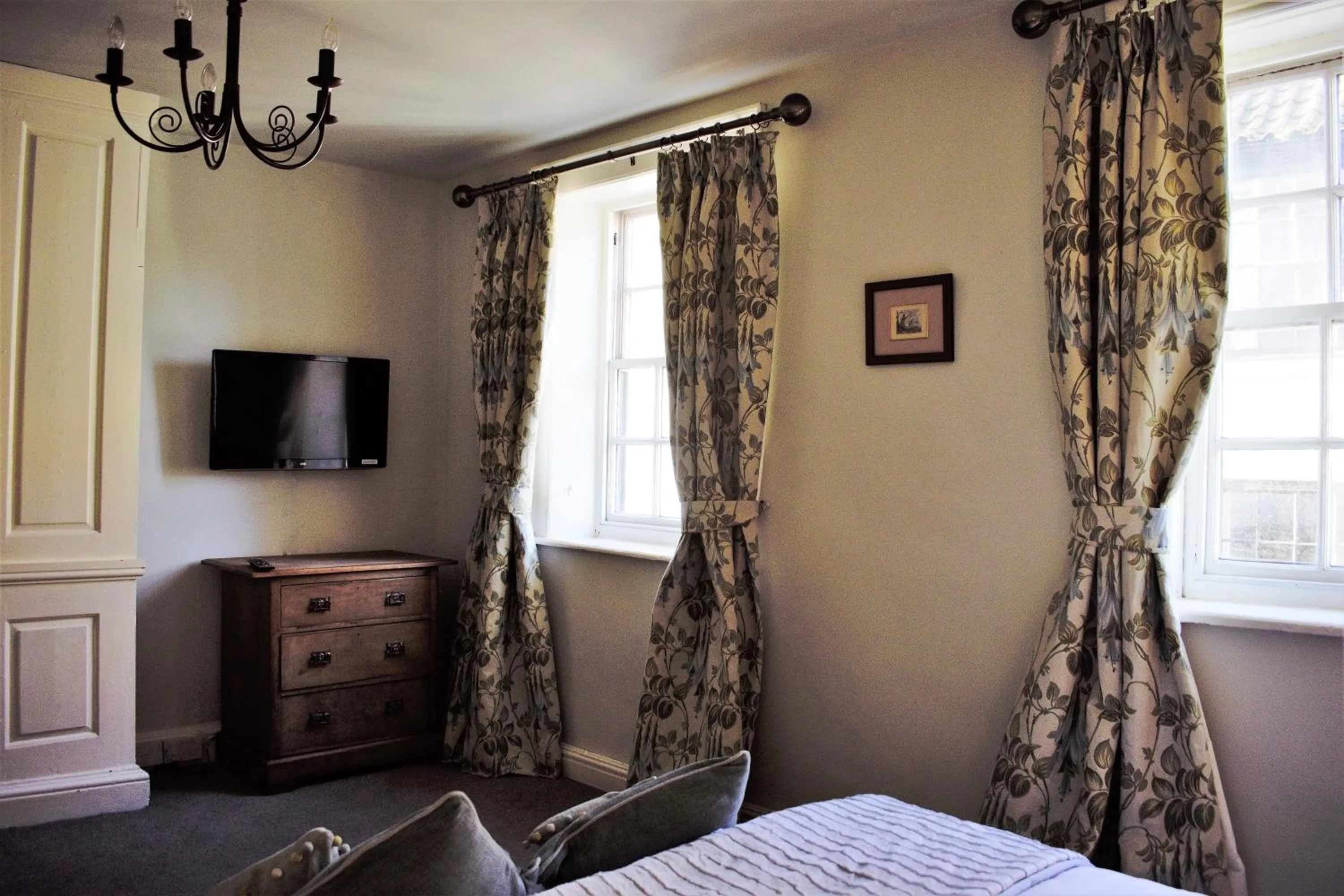 Bed in White Horse & Griffin