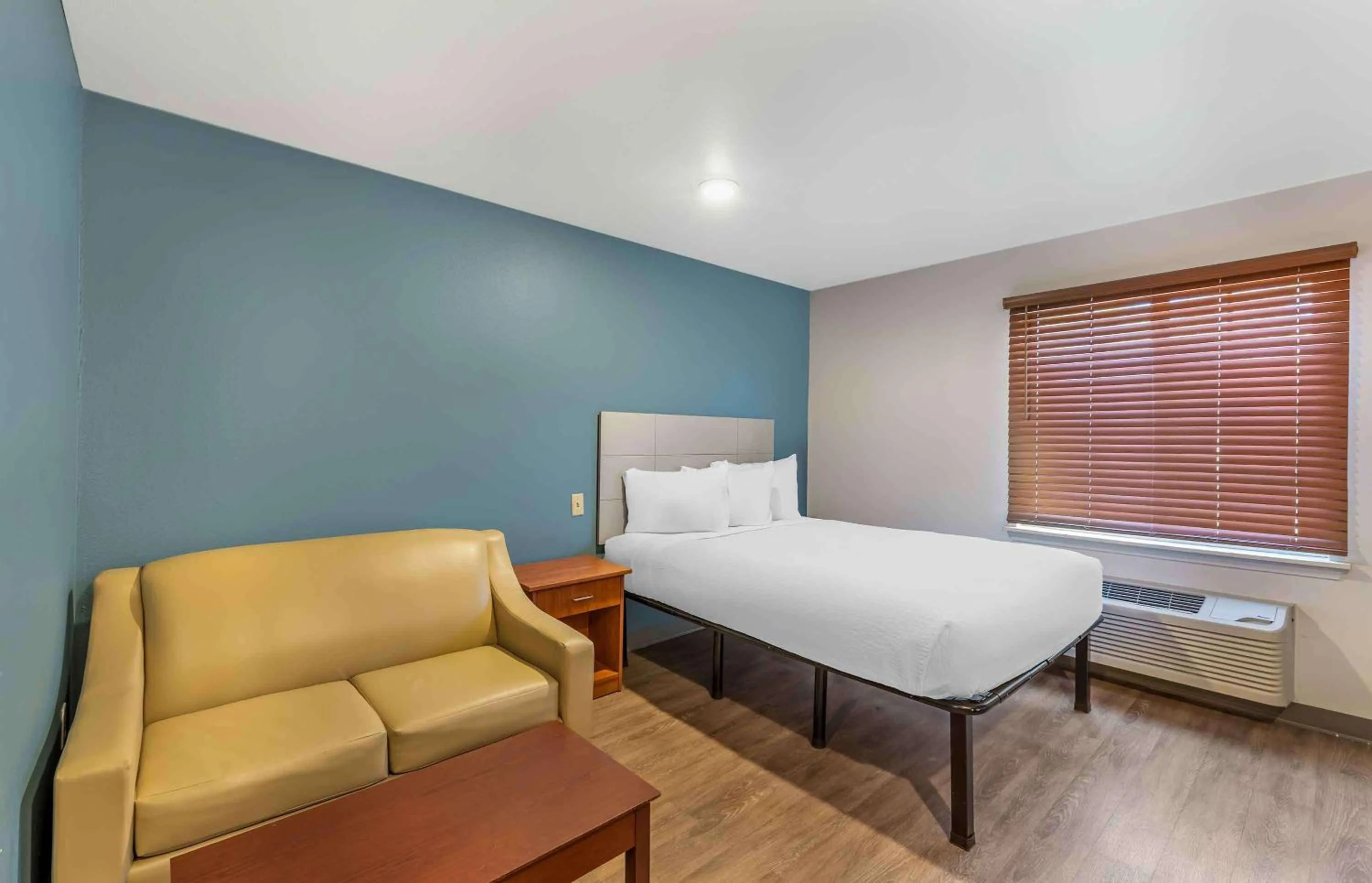 Bedroom, Bed in Extended Stay America Select Suites - Little Rock - Southwest