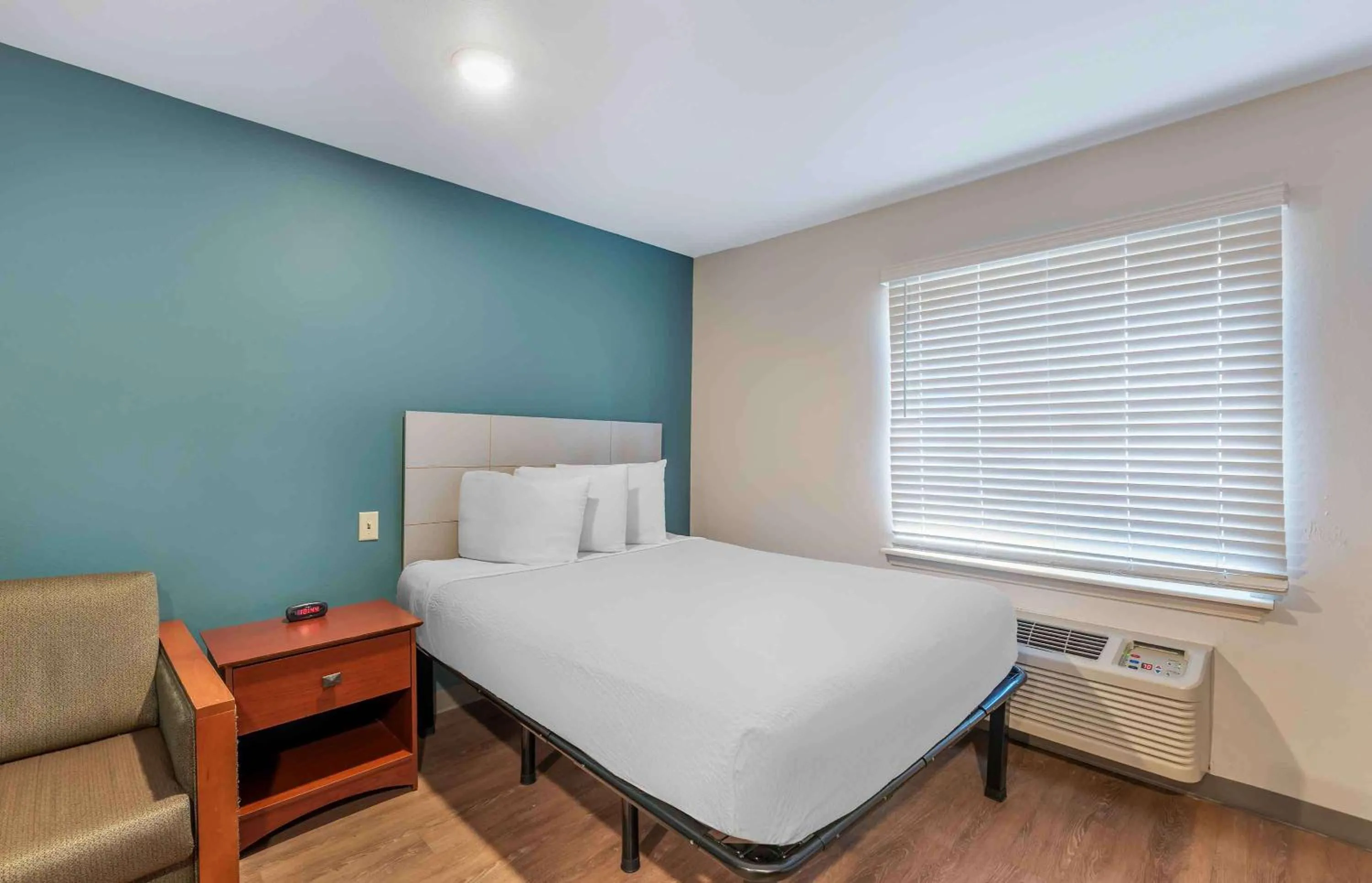 Bedroom, Bed in Extended Stay America Select Suites - Little Rock - Southwest