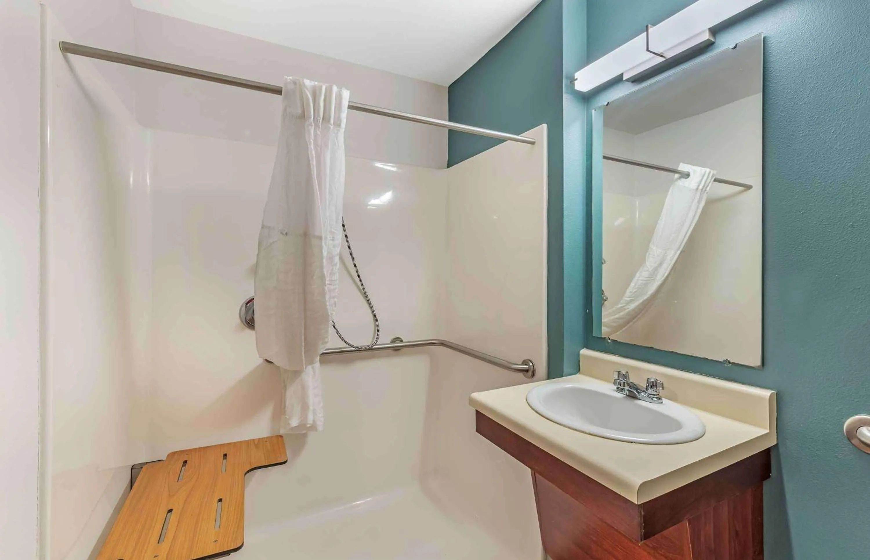Bathroom in Extended Stay America Select Suites - Little Rock - Southwest