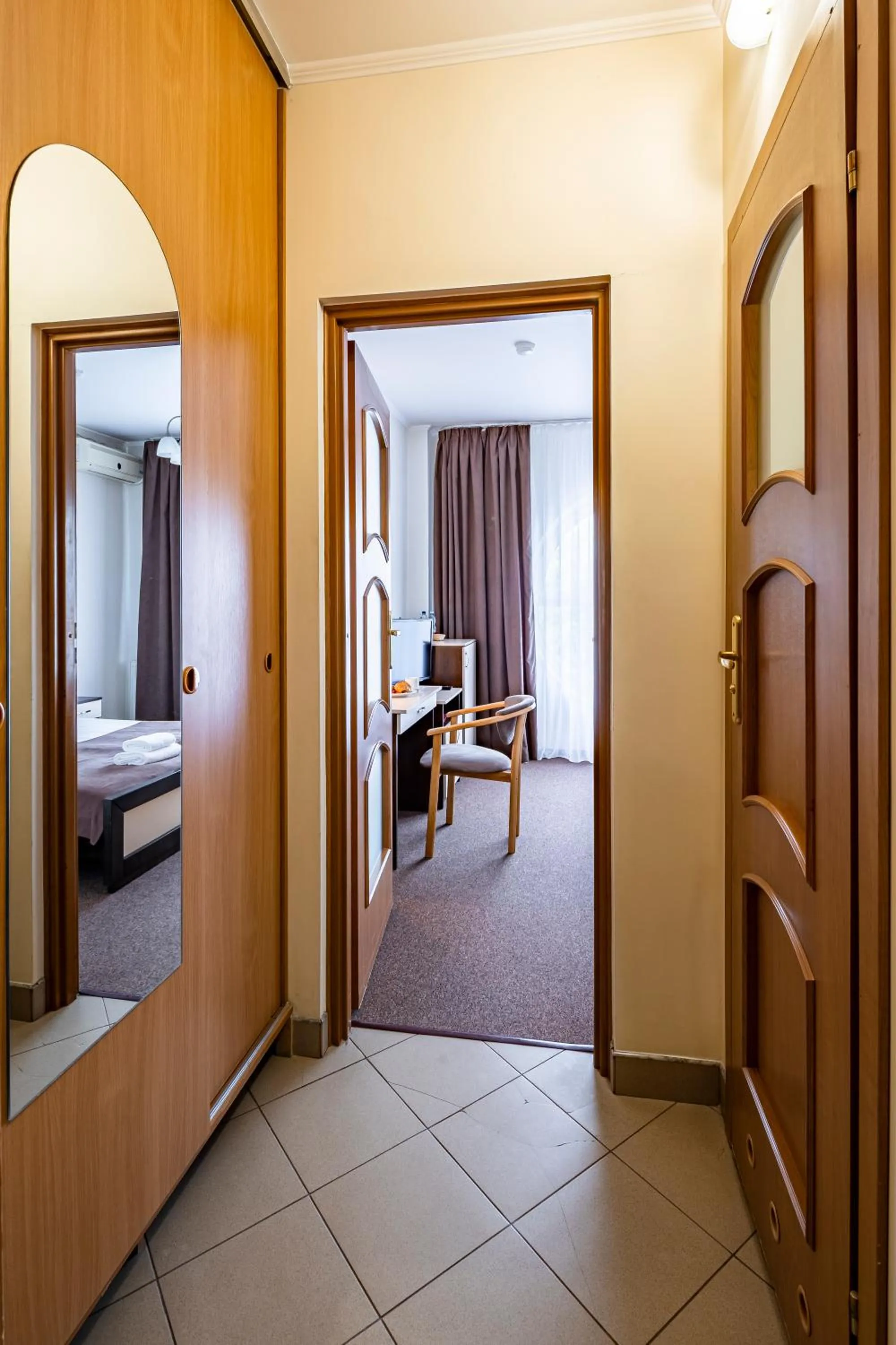 wardrobe, Bed in Hotel Galaktika