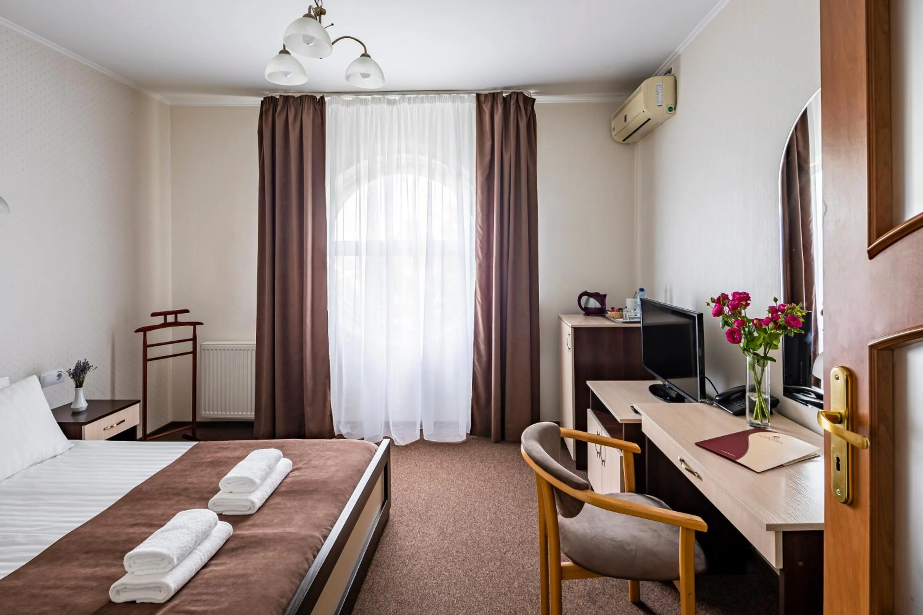 Photo of the whole room, Bed in Hotel Galaktika