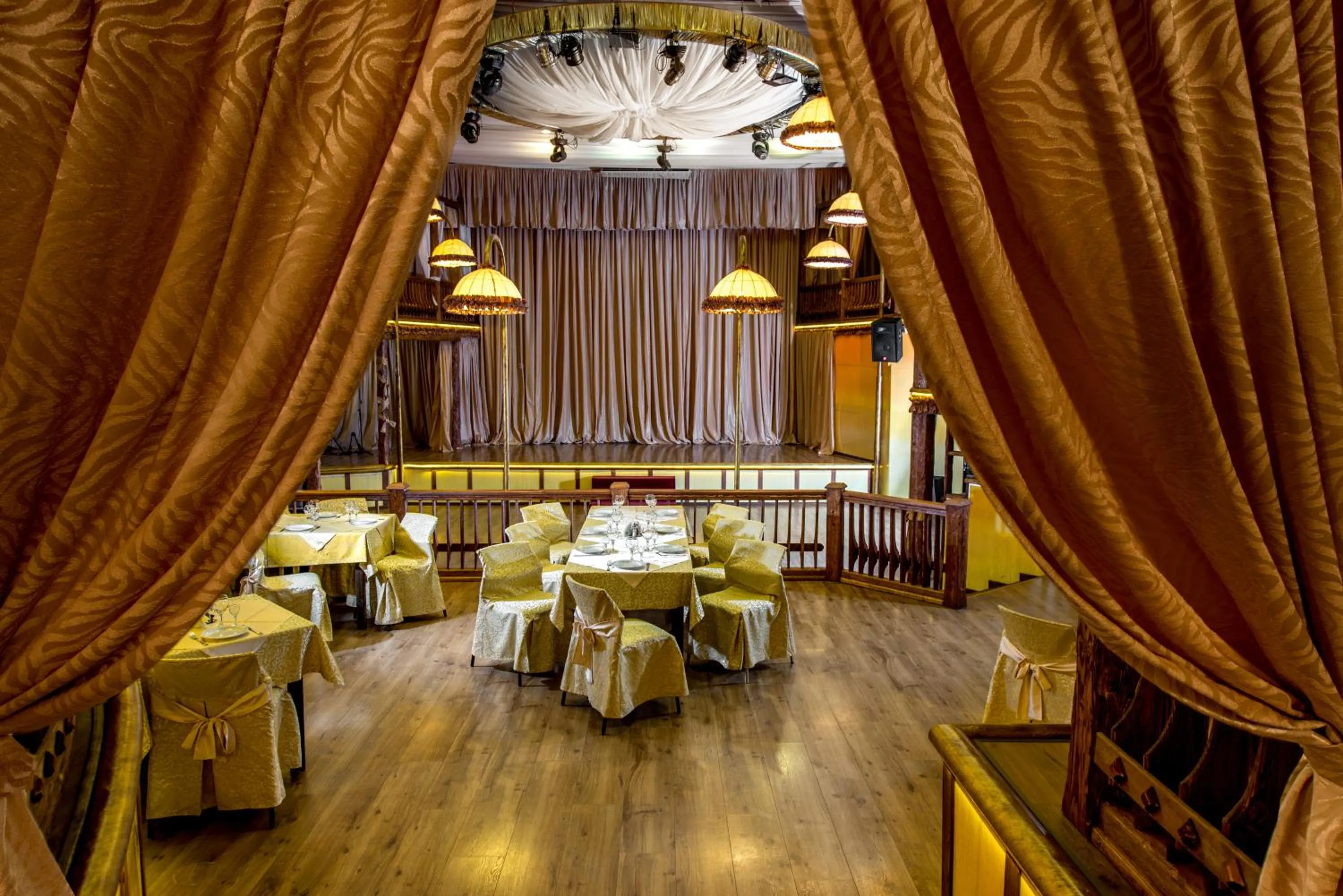 Restaurant/places to eat in Hotel Galaktika