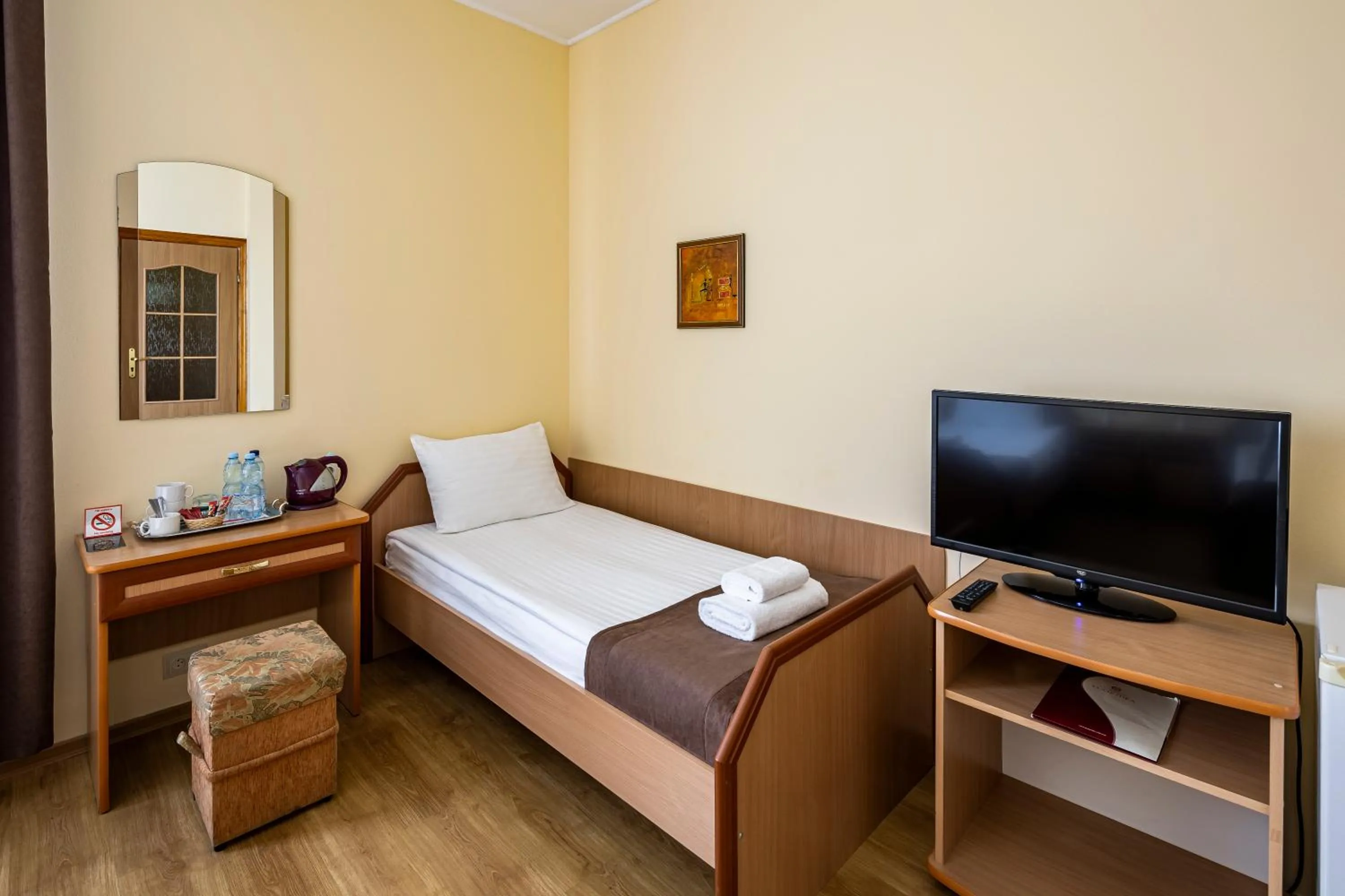 Coffee/tea facilities, Bed in Hotel Galaktika