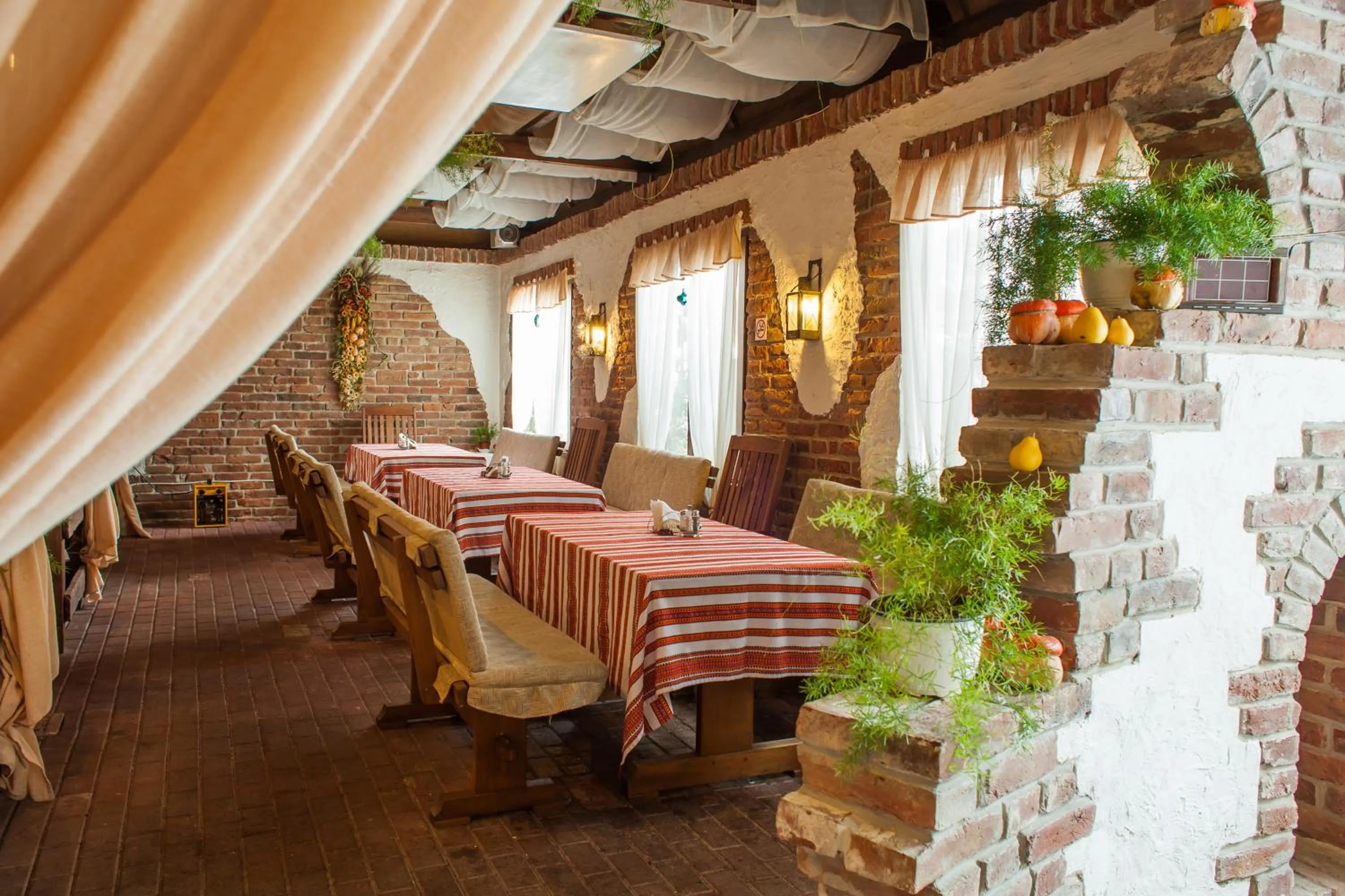 Restaurant/places to eat in Hotel Galaktika