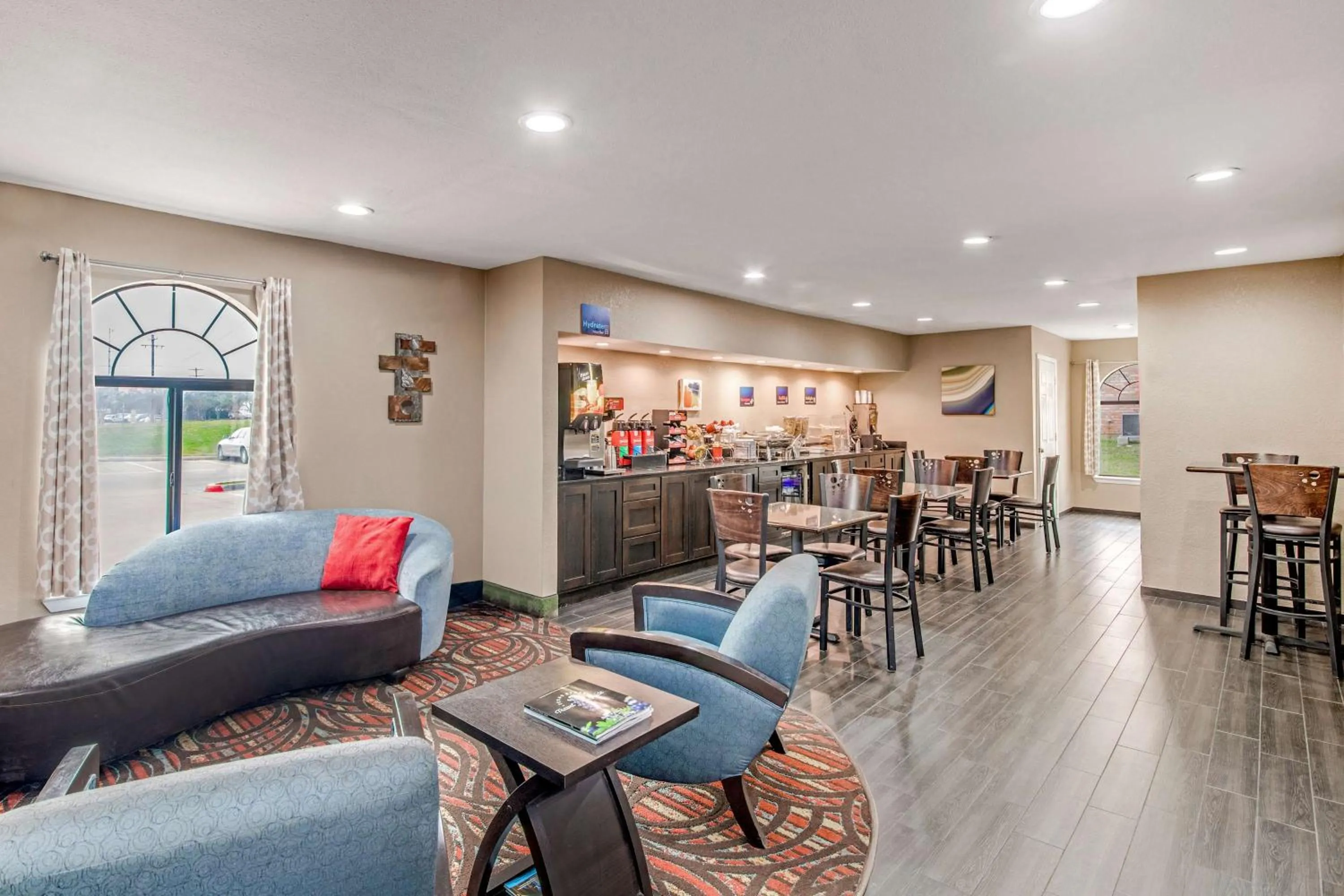 Lobby or reception in Best Western Cedar Inn