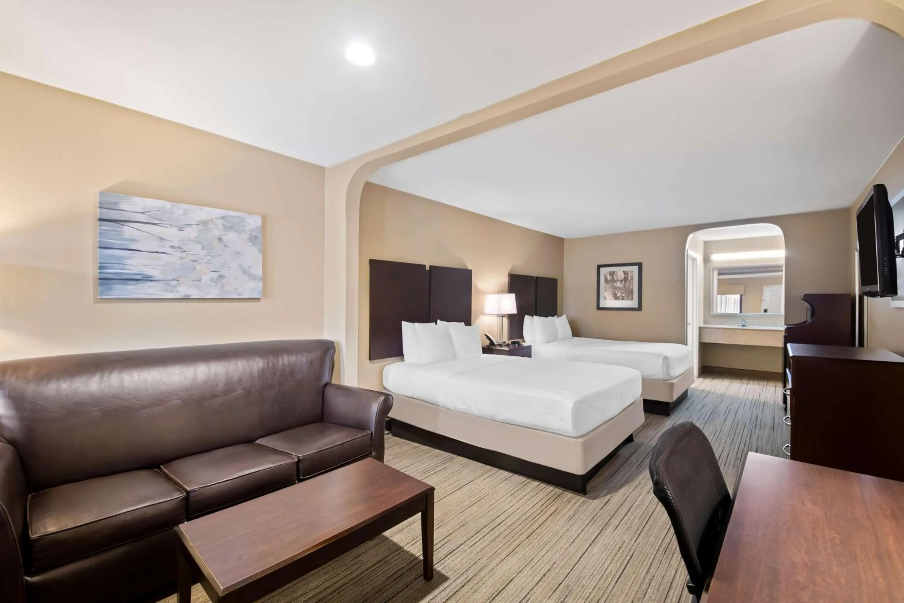 Bedroom, Bed in Best Western Cedar Inn