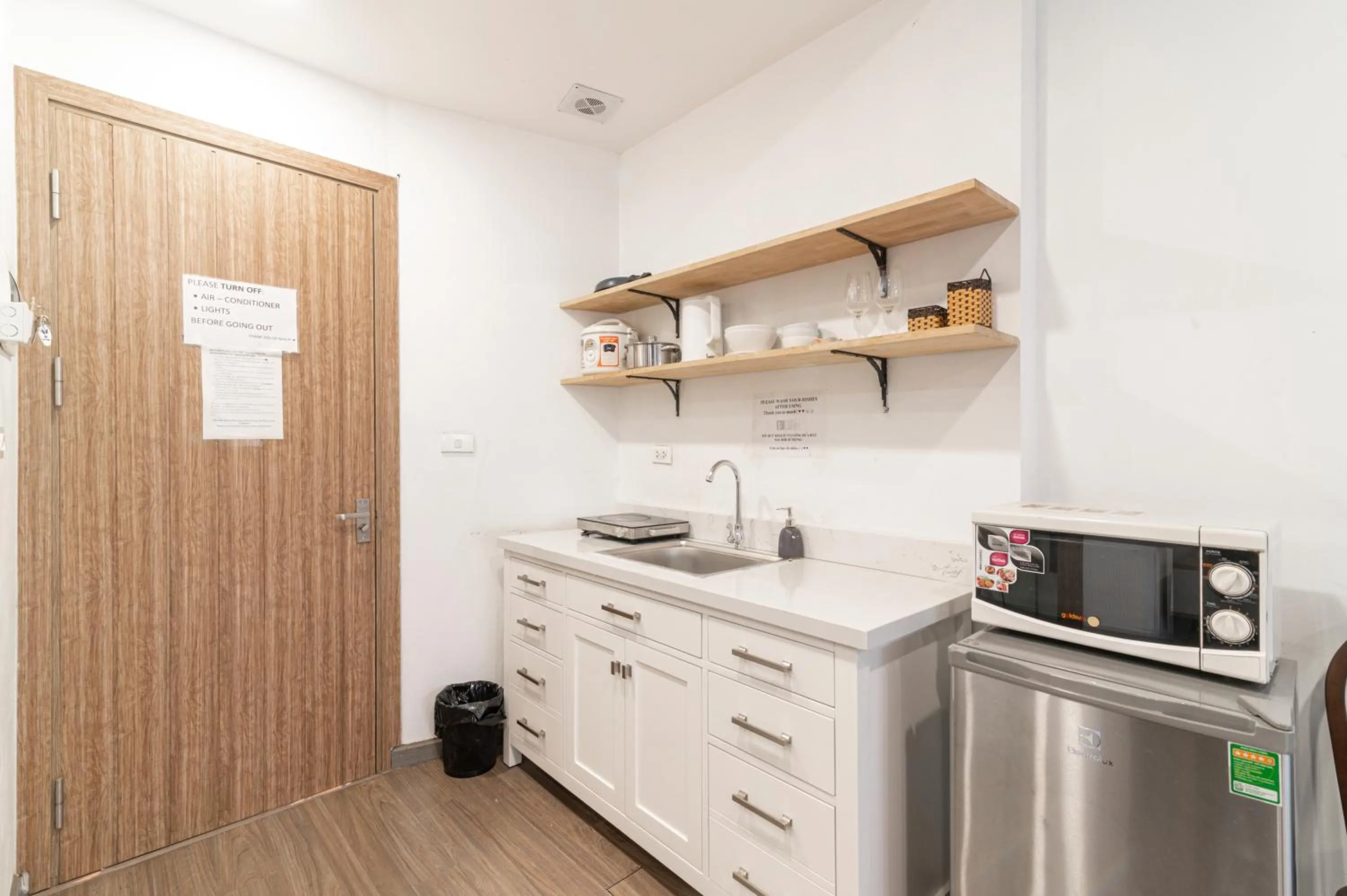 stove in SaziHome Le Thanh Tong Hanoi