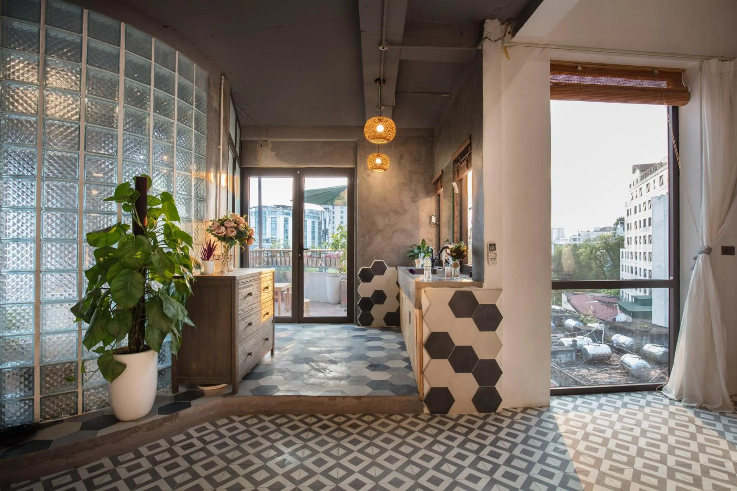 Photo of the whole room in SaziHome Le Thanh Tong Hanoi