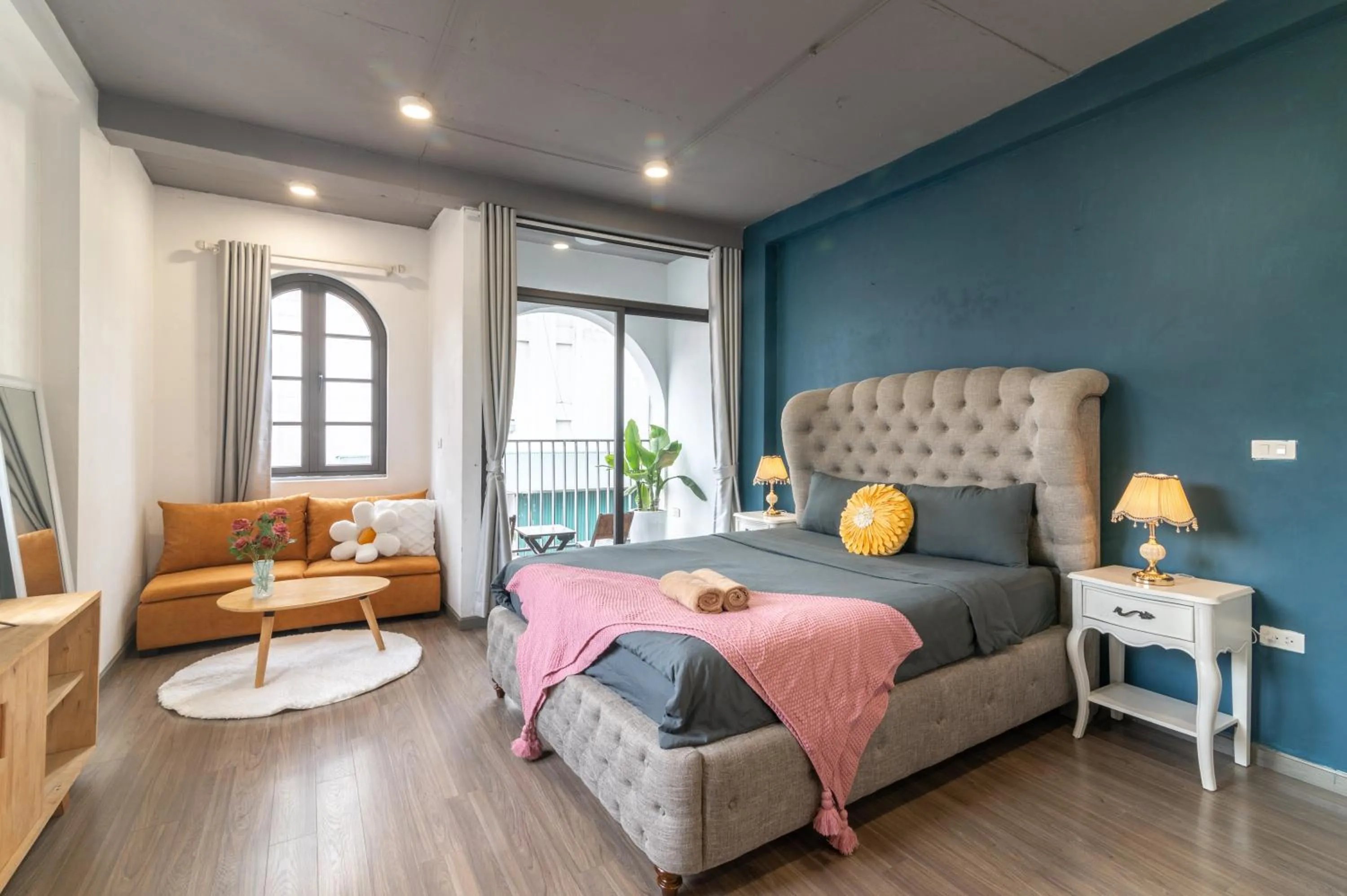 Photo of the whole room in SaziHome Le Thanh Tong Hanoi