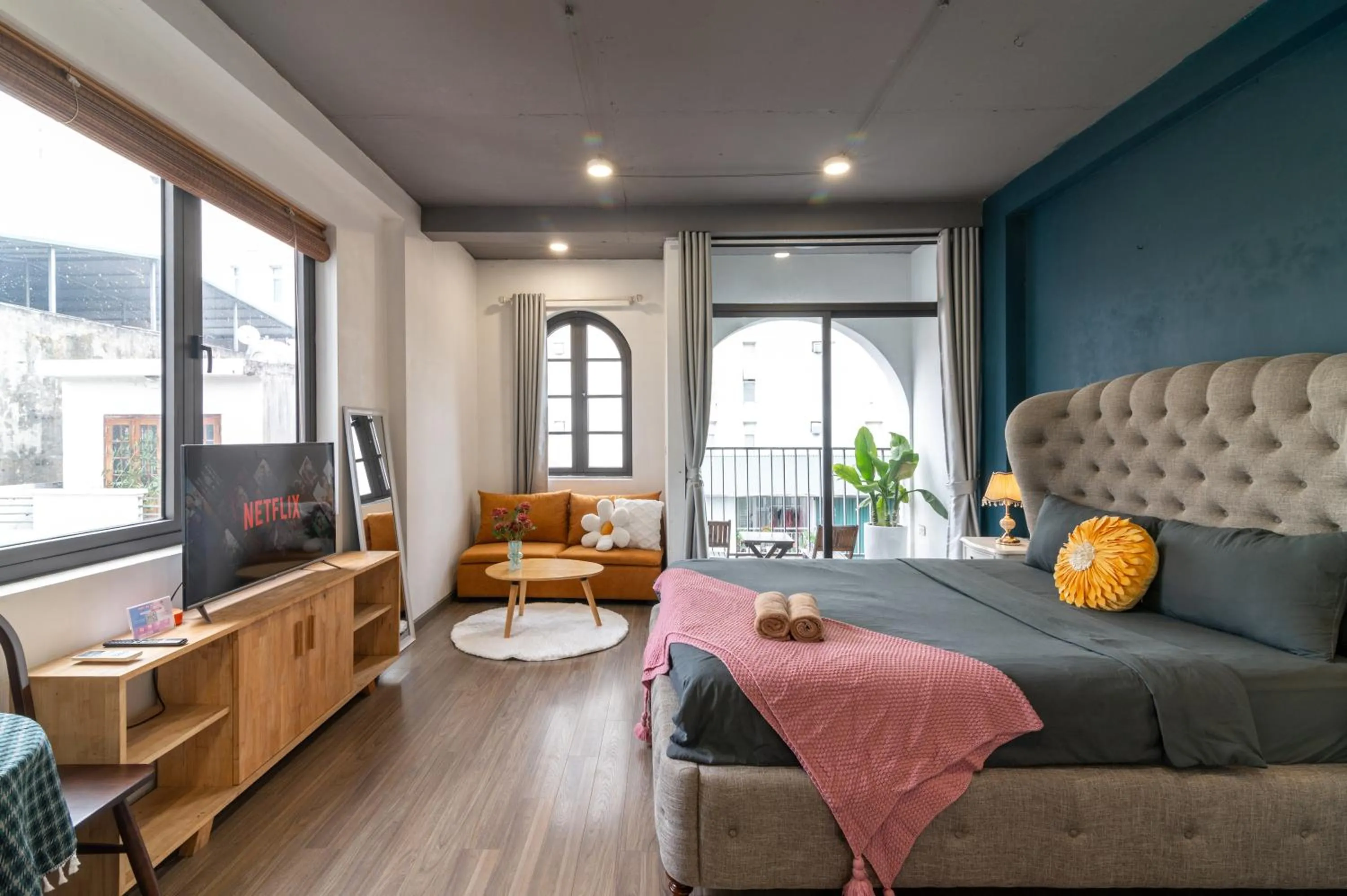 Photo of the whole room in SaziHome Le Thanh Tong Hanoi