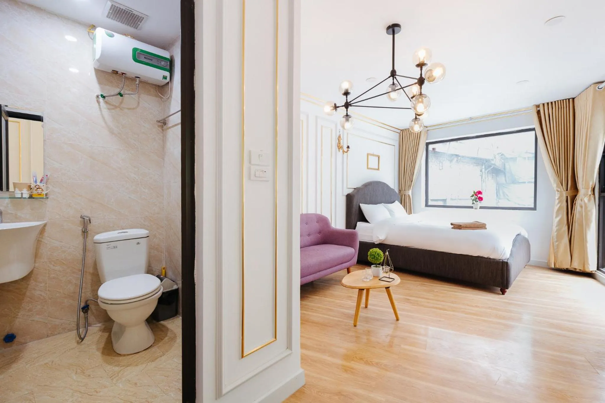 Toilet in SaziHome Le Thanh Tong Hanoi