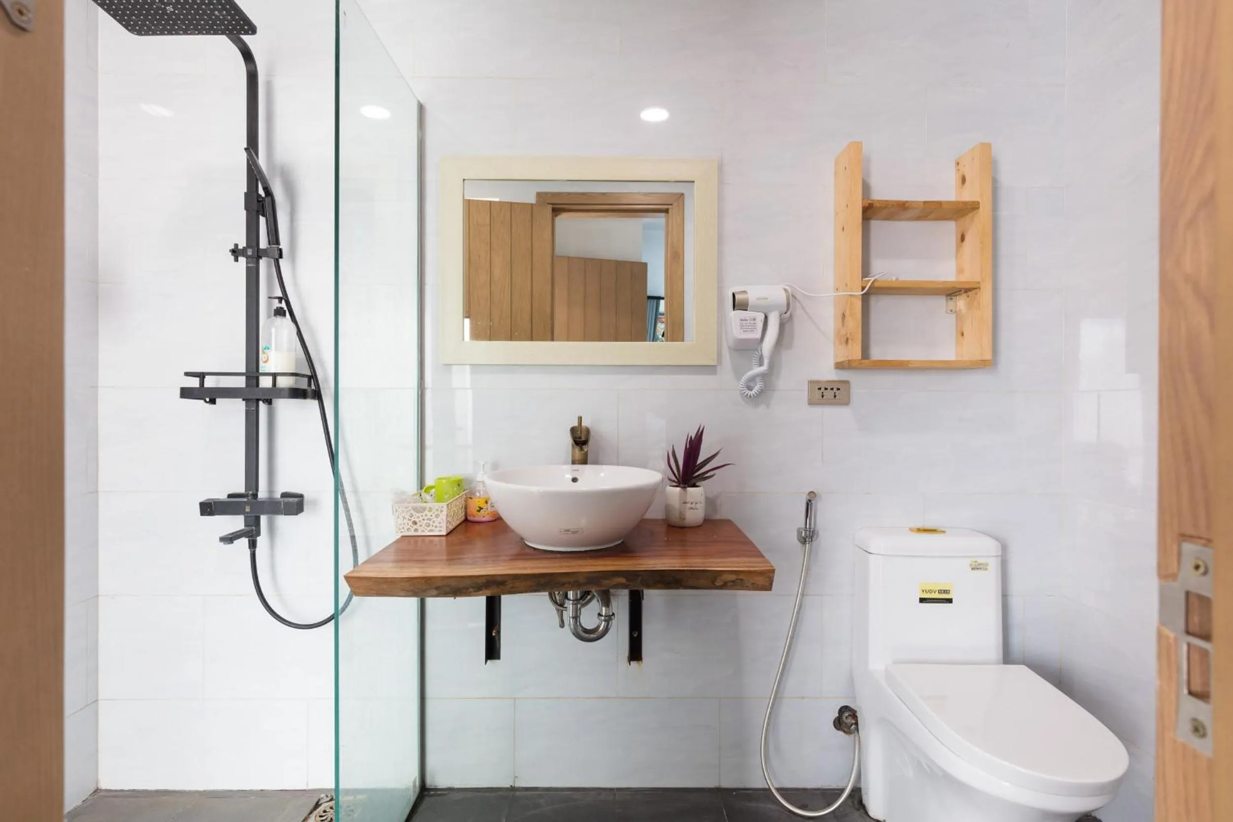 Toilet in SaziHome Le Thanh Tong Hanoi