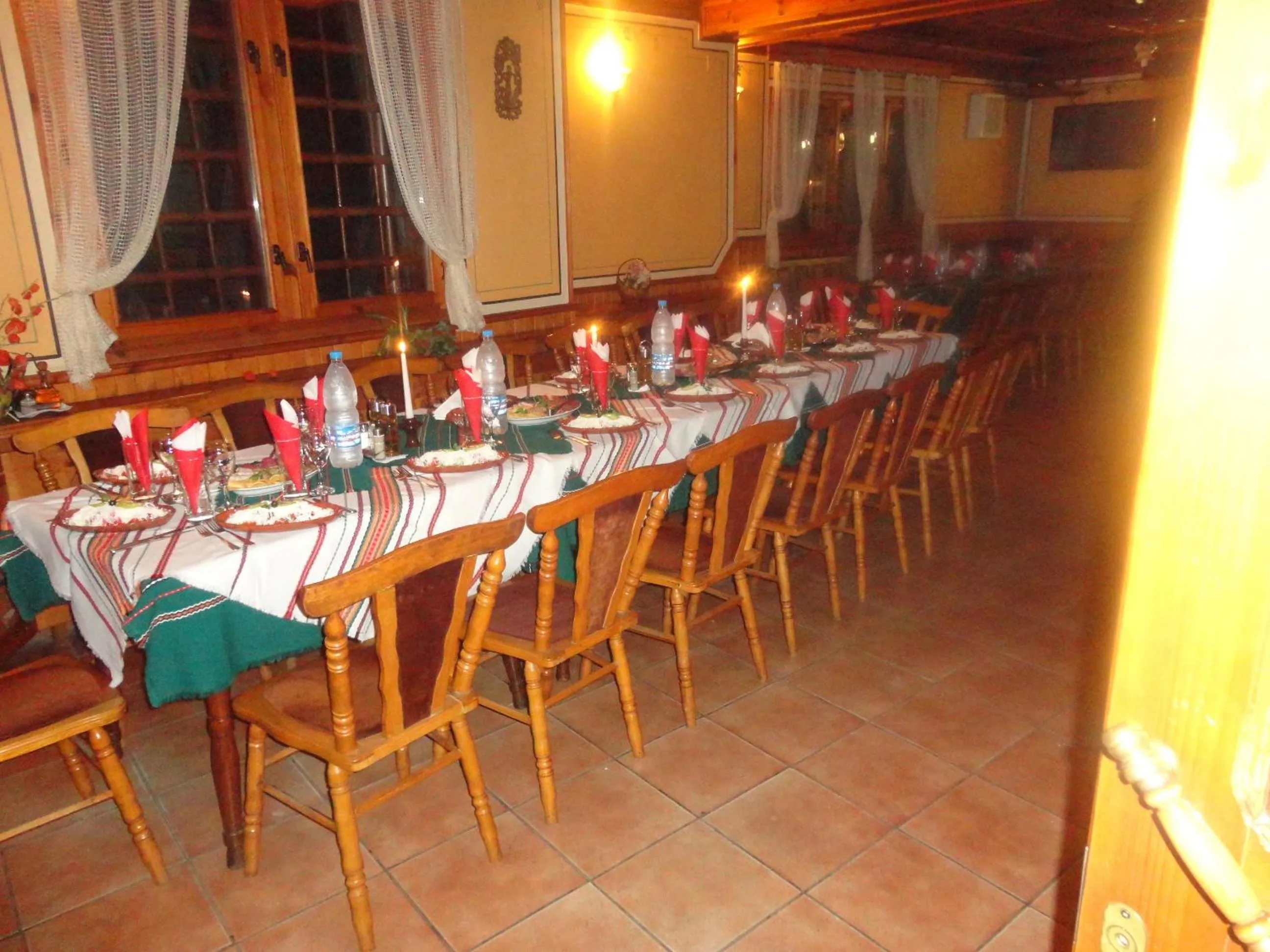 Restaurant/places to eat in Chuchura Family Hotel