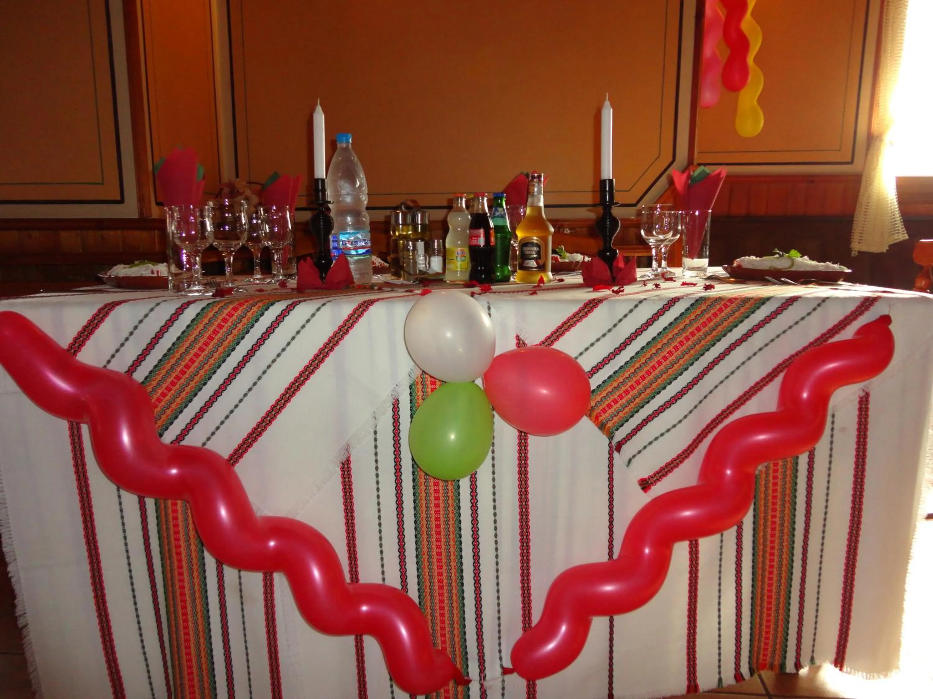 Restaurant/places to eat in Chuchura Family Hotel