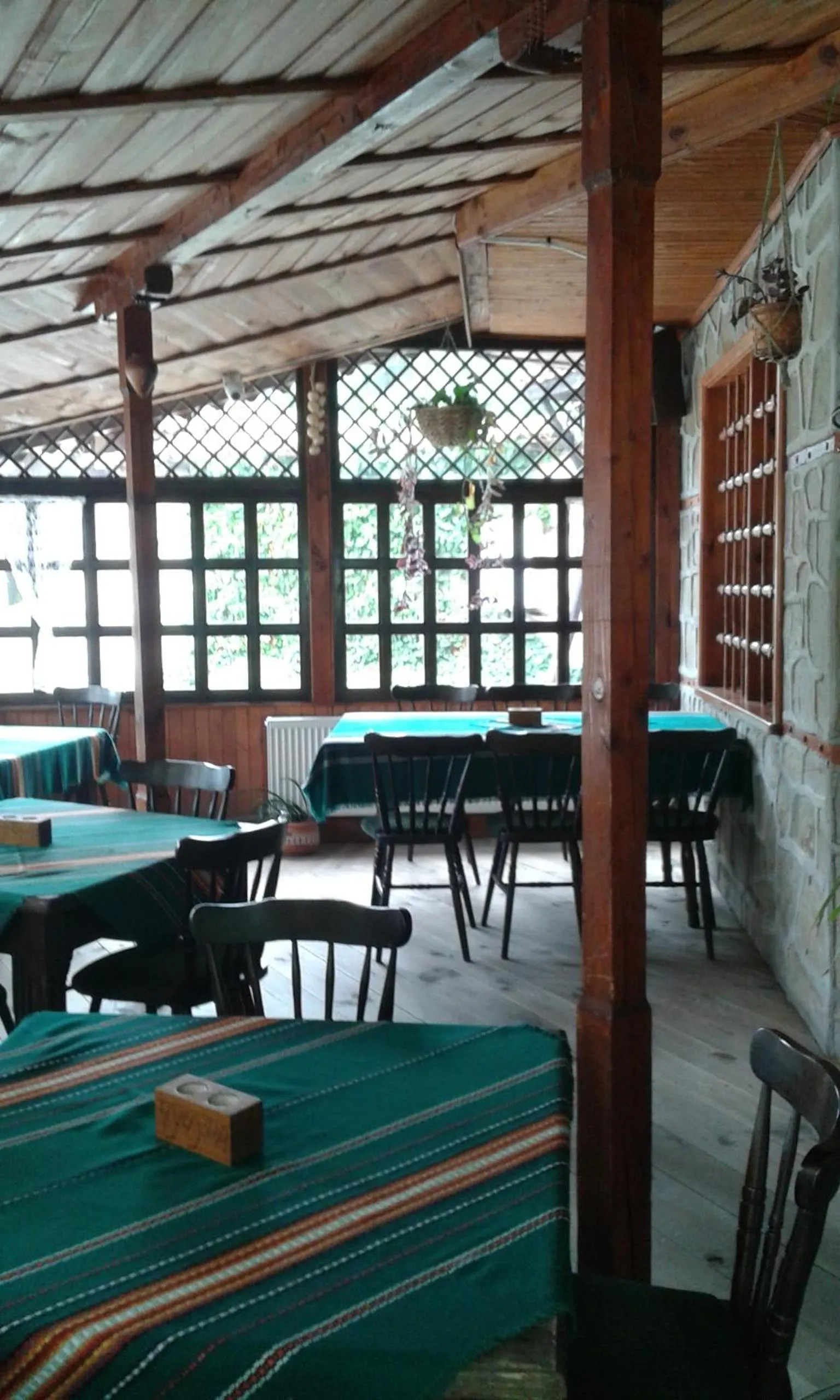 Restaurant/places to eat in Chuchura Family Hotel