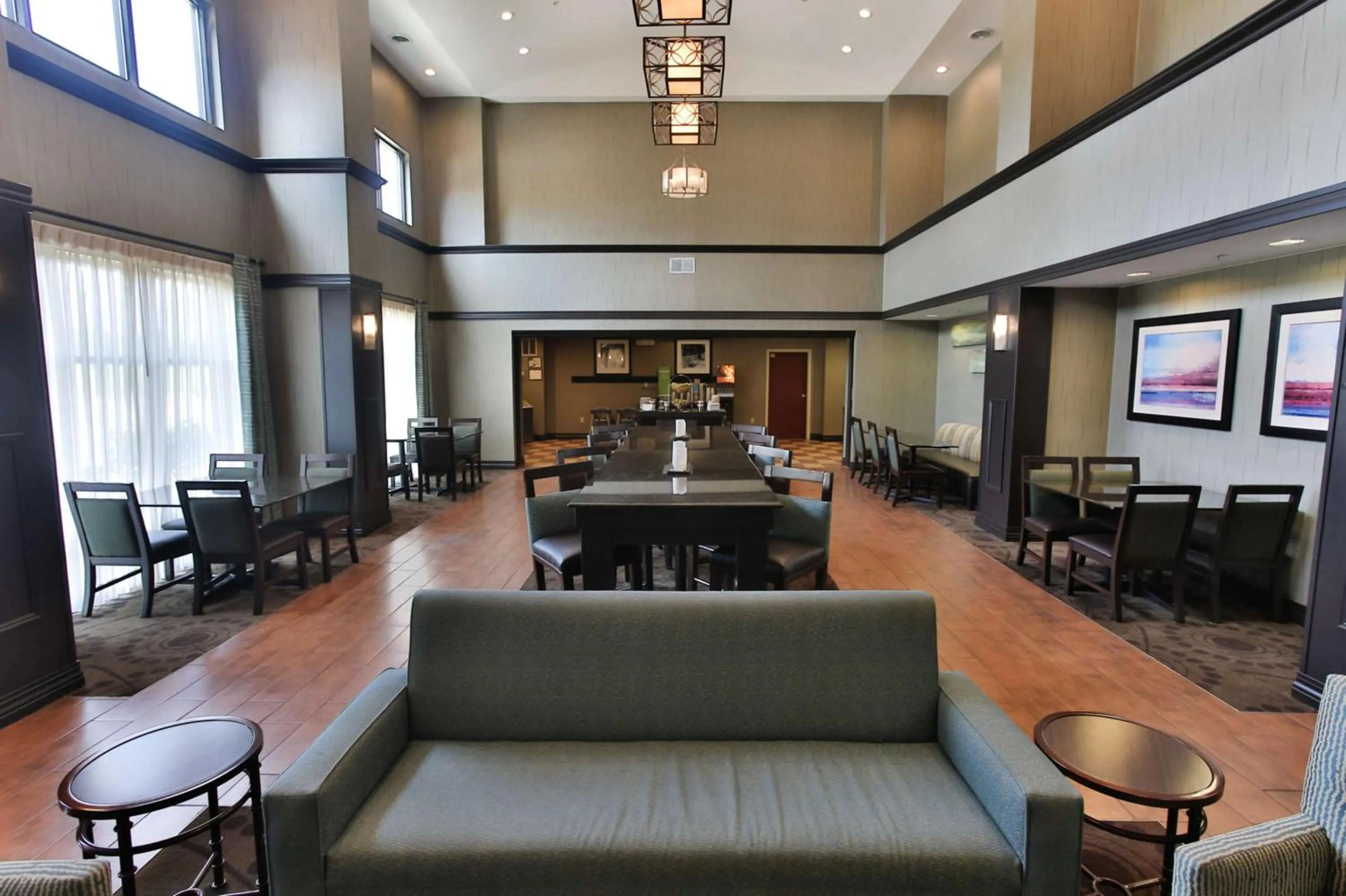 Restaurant/places to eat in Hampton Inn & Suites Middlebury