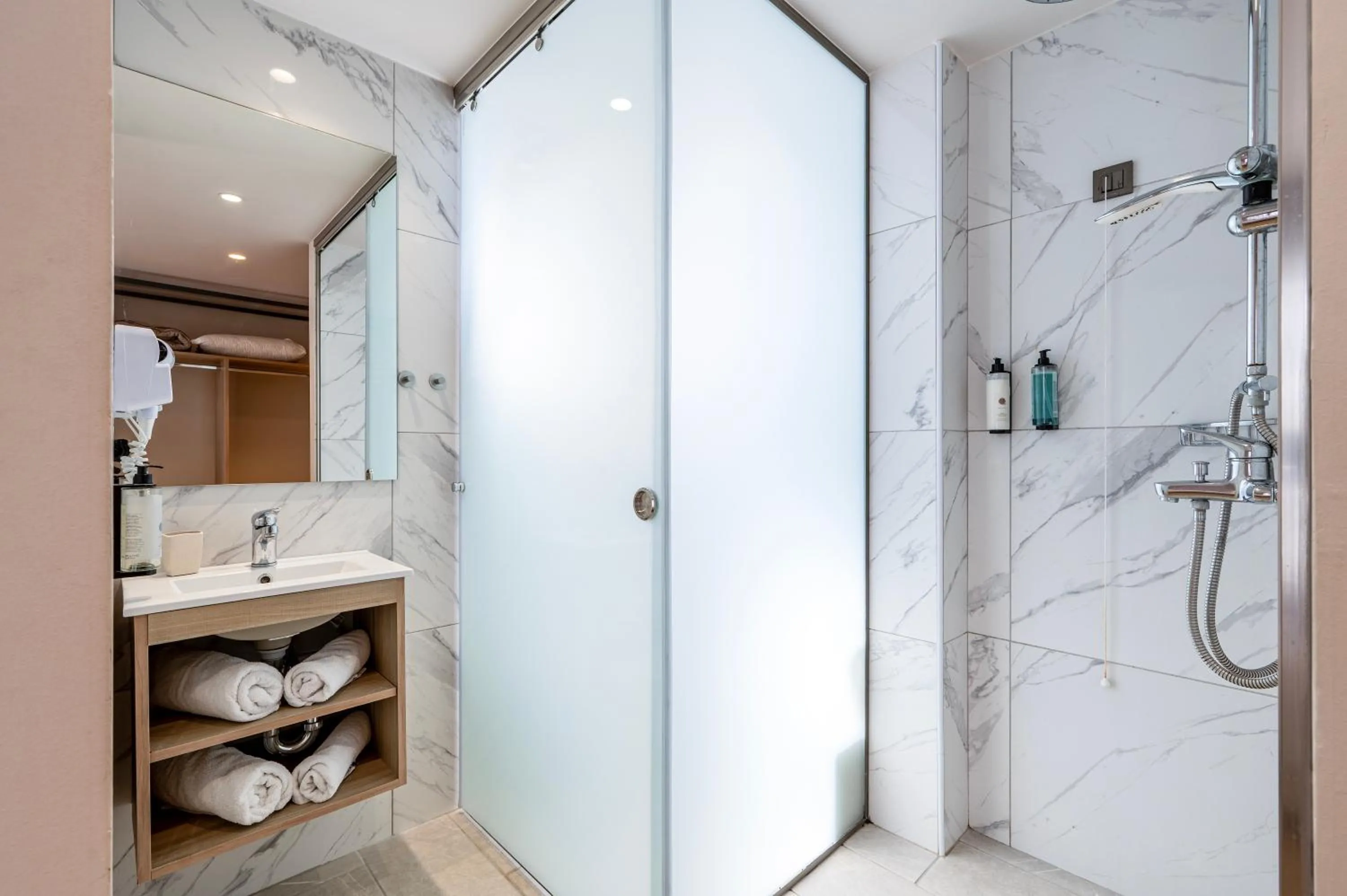 Shower in Sonia Hotel & Suites - Adults Only