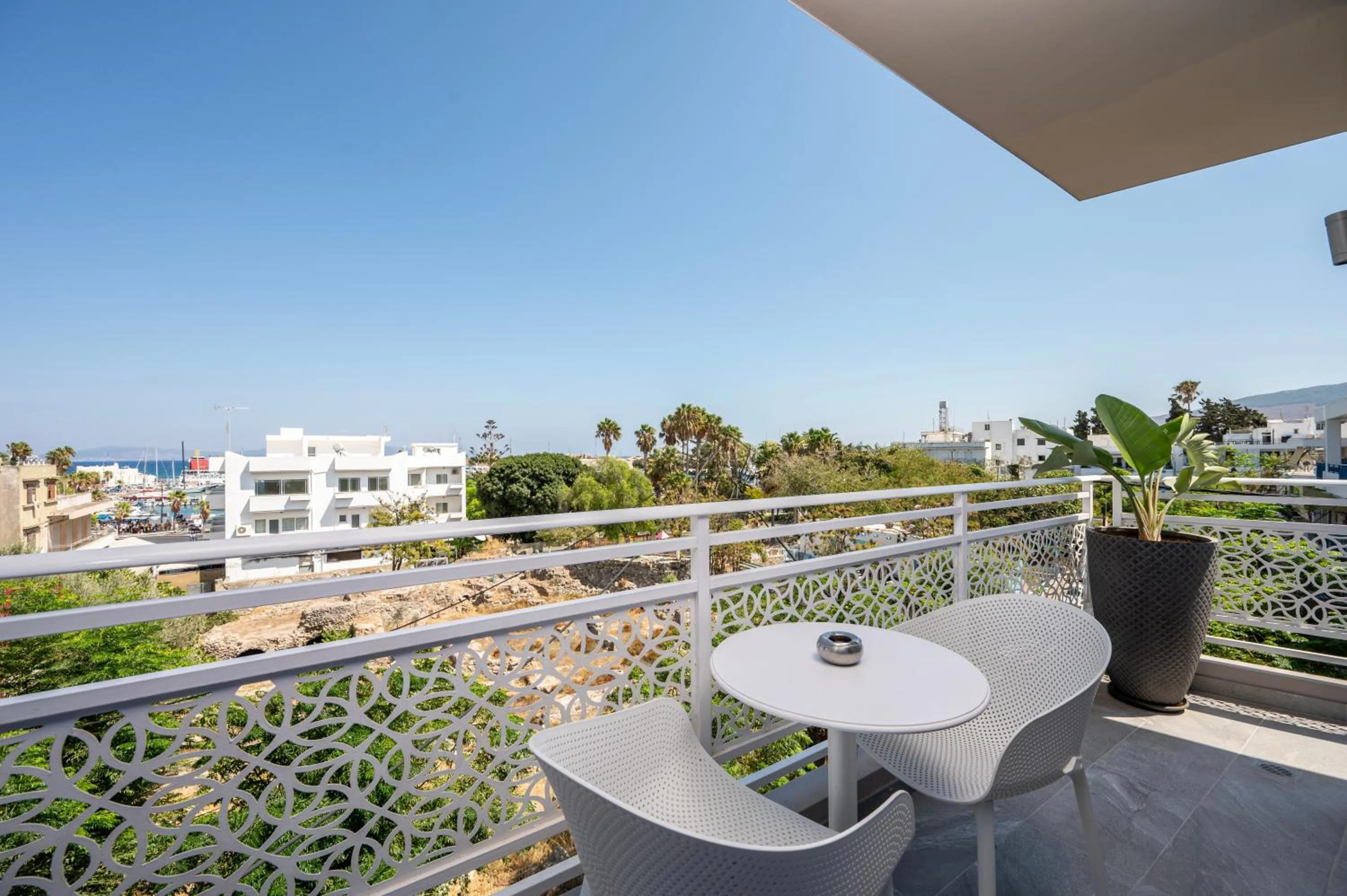 Day in Sonia Hotel & Suites - Adults Only