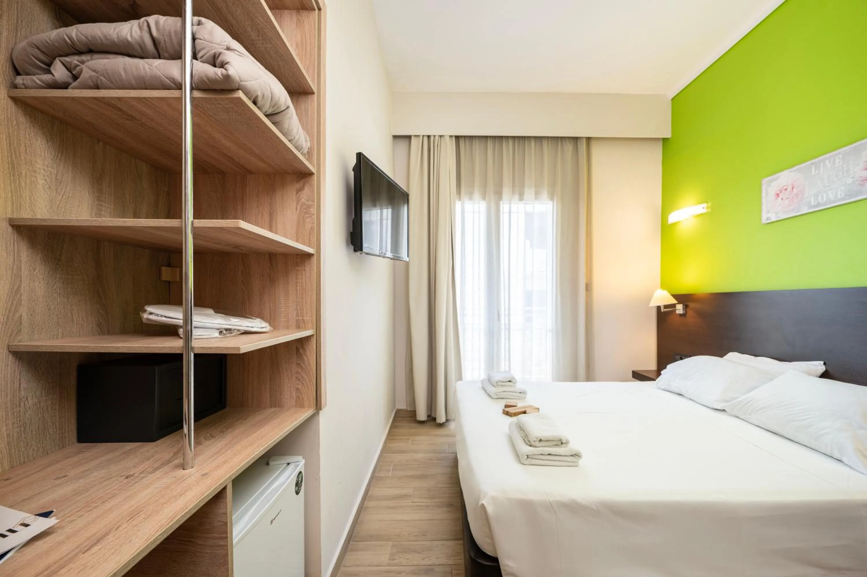 TV and multimedia, Bed in Sonia Hotel & Suites - Adults Only