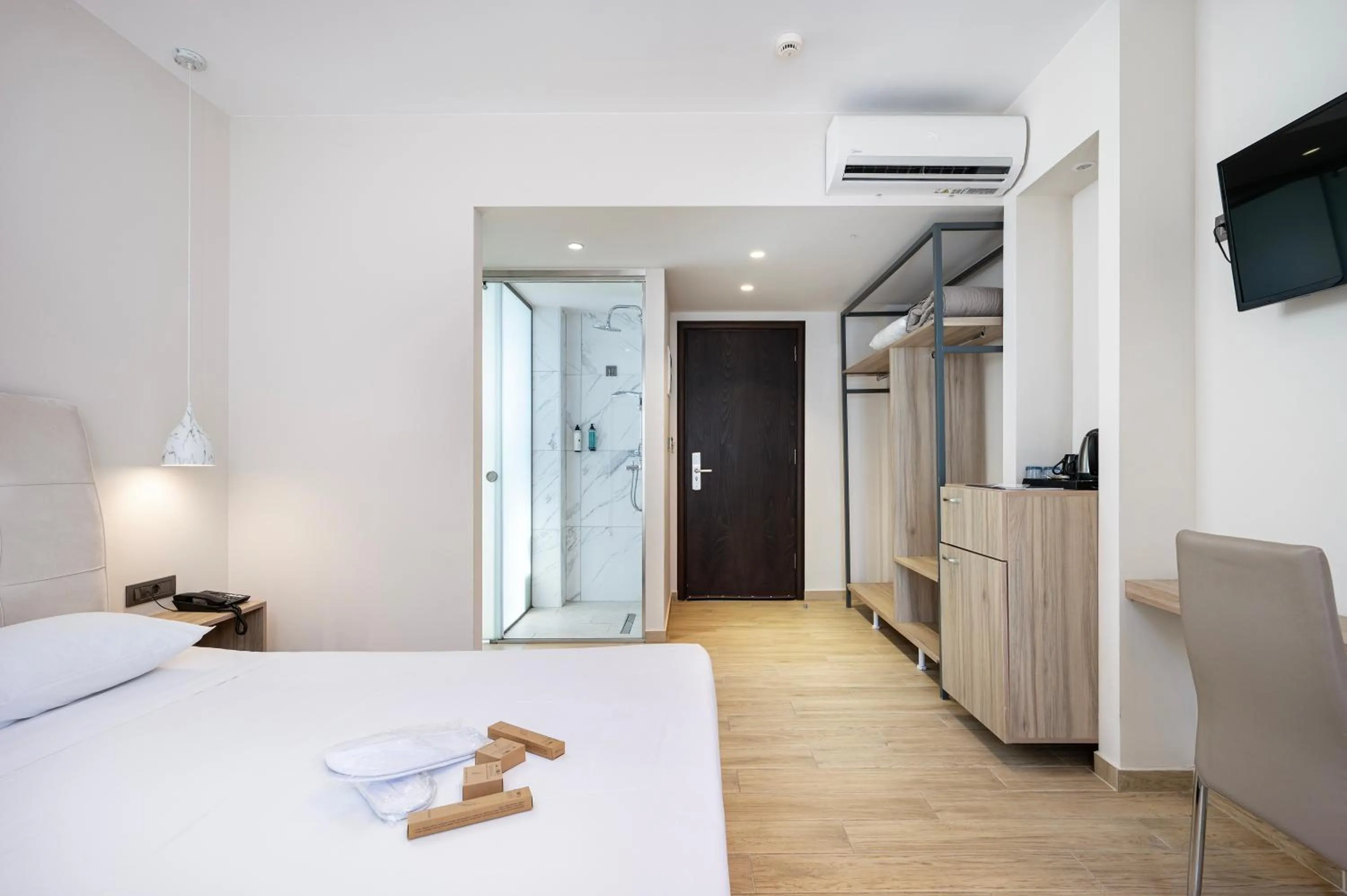 TV and multimedia, Bed in Sonia Hotel & Suites - Adults Only