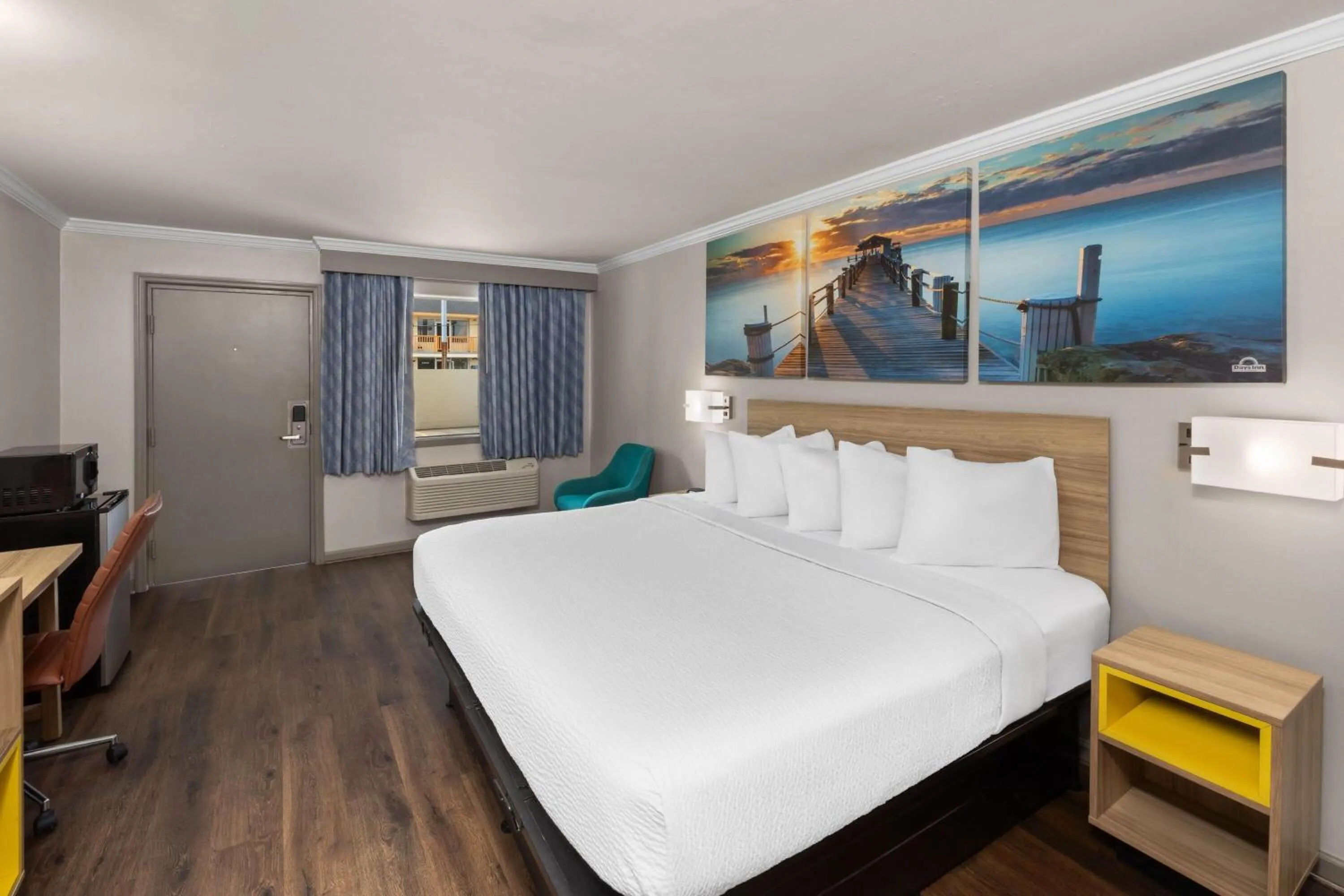 Photo of the whole room, Bed in Days Inn by Wyndham Slidell