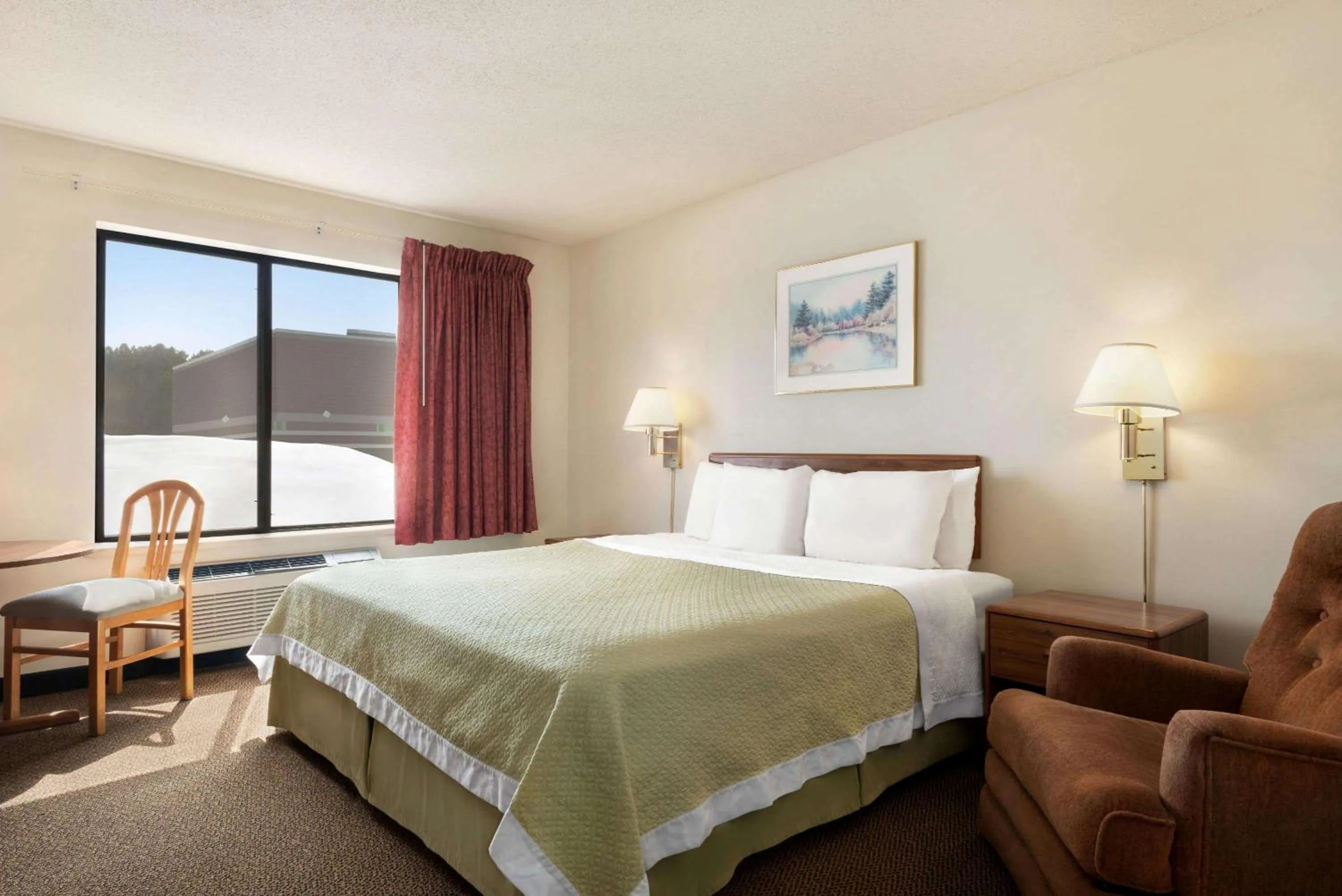 Queen Room with Bath Tub - Mobility Accessible/Non-Smoking in Days Inn by Wyndham Eagle River
