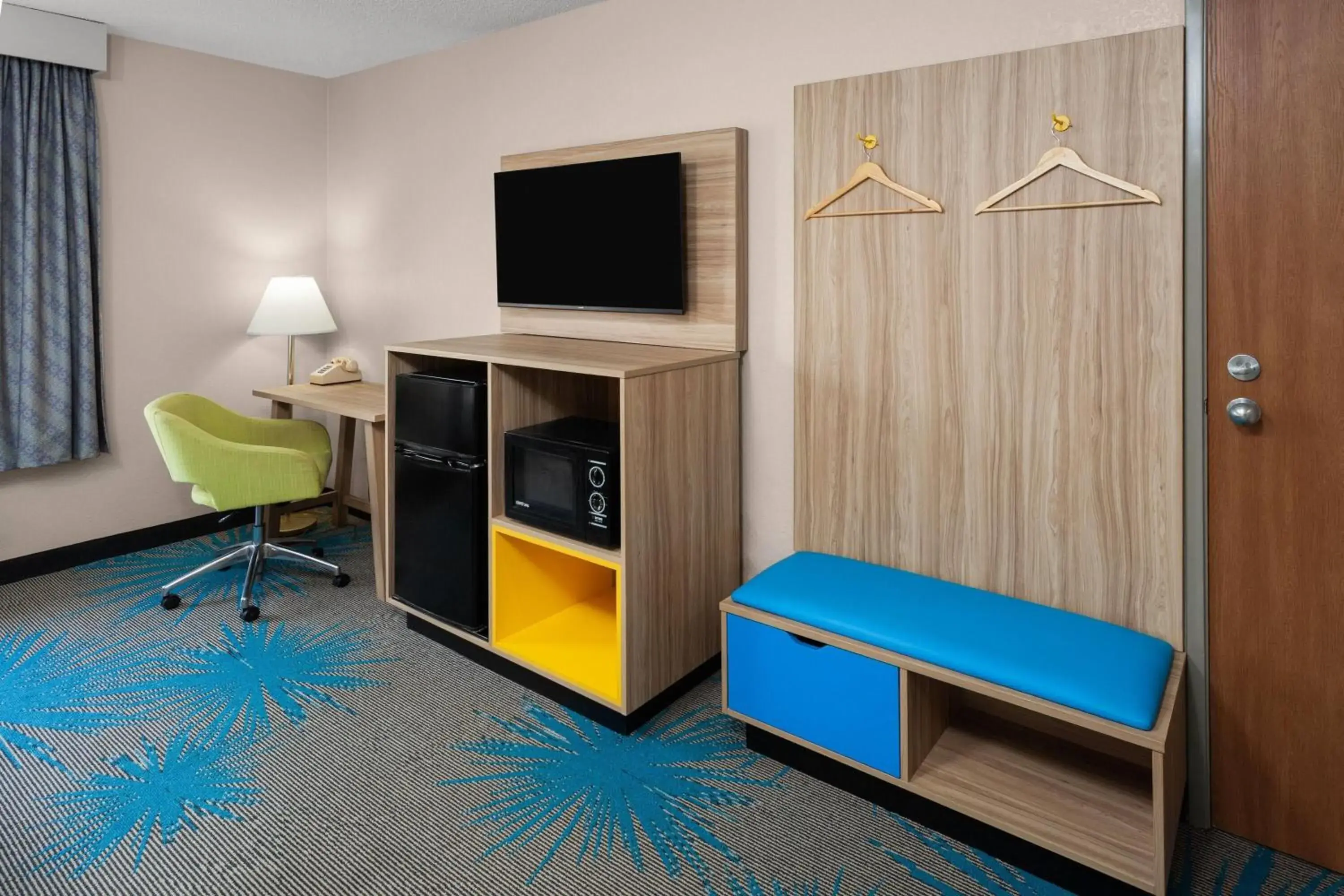 Queen Room with Two Queen Beds - Non-Smoking in Days Inn by Wyndham Eagle River Queen Room with Two Queen Beds - Non-Smoking in Days Inn by Wyndham Eagle River