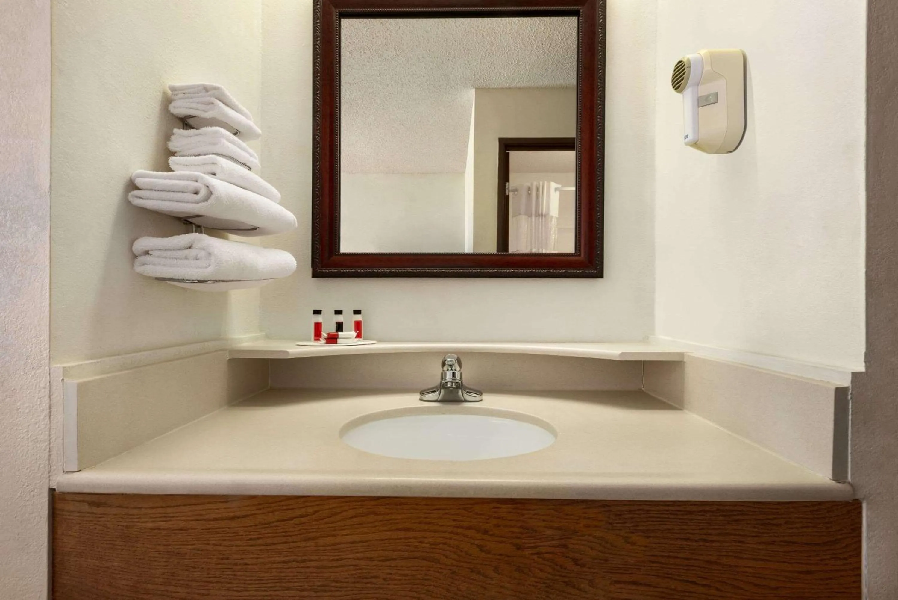 Deluxe One-Bedroom Suite with Two Queen Beds - Non-Smoking in Days Inn by Wyndham Eagle River