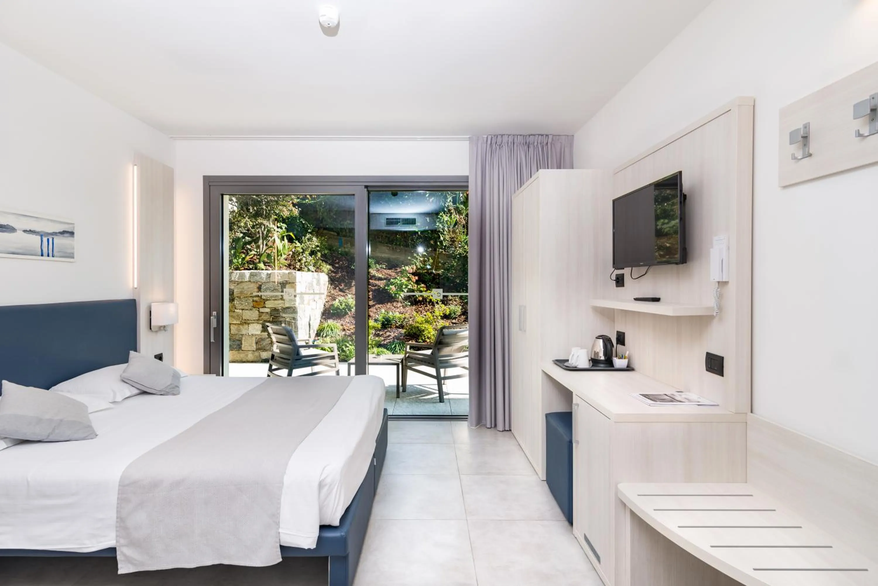 Photo of the whole room, Bed in Hotel Domaso