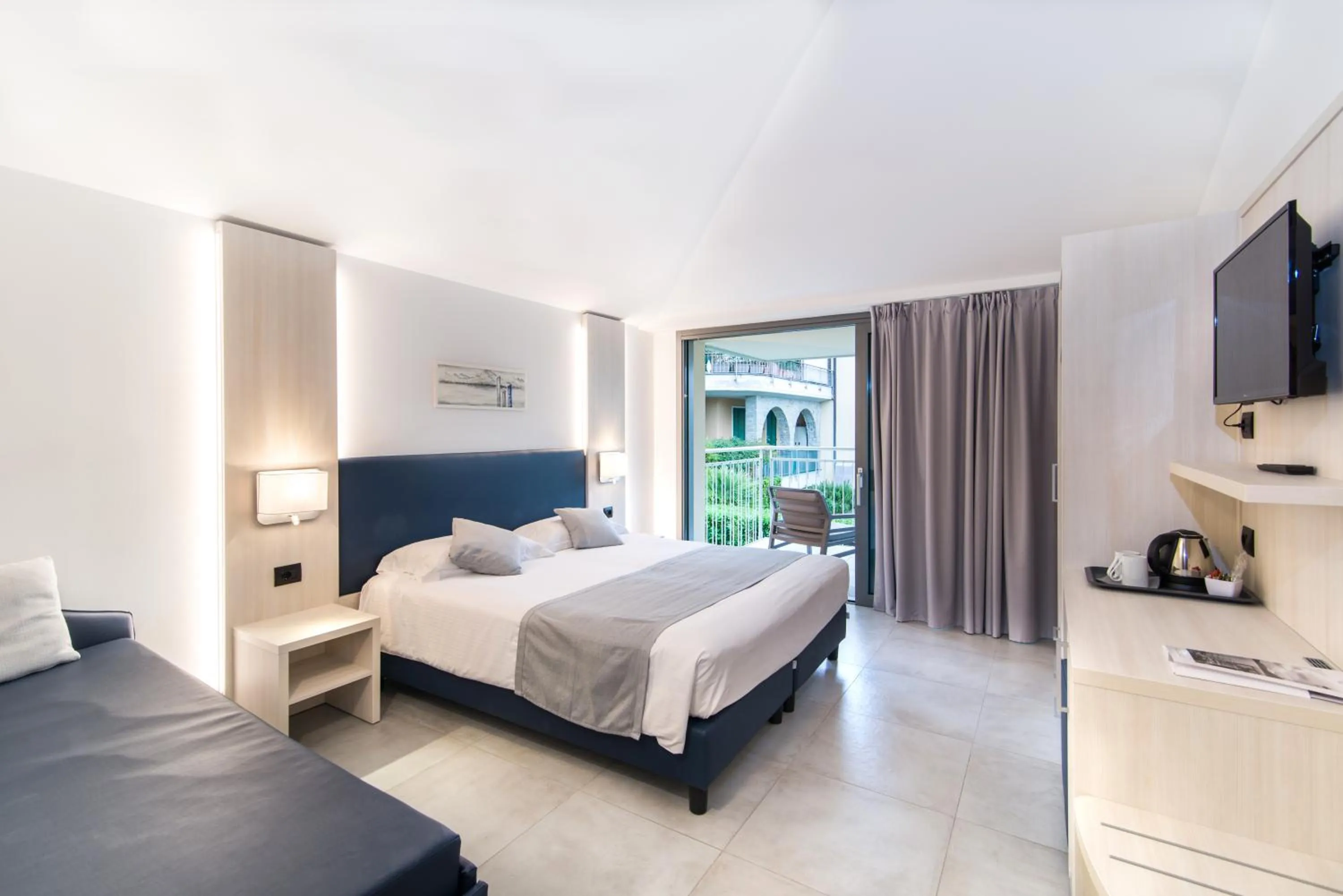 Photo of the whole room, Bed in Hotel Domaso