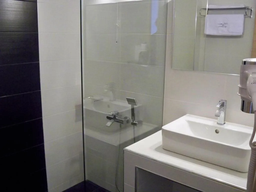 Bathroom in Altamar Hotel