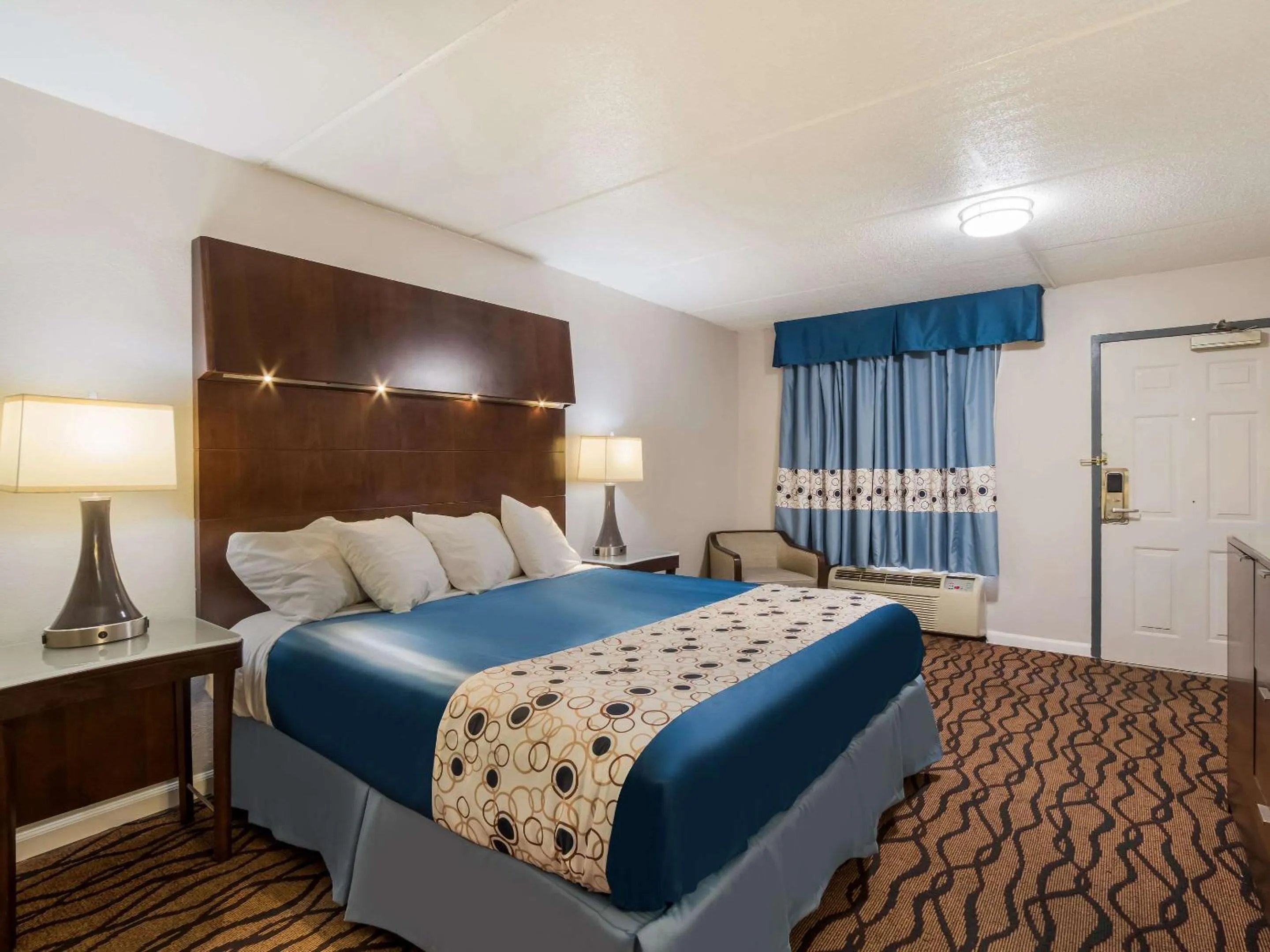 Bedroom, Bed in Rodeway Inn Greenwood